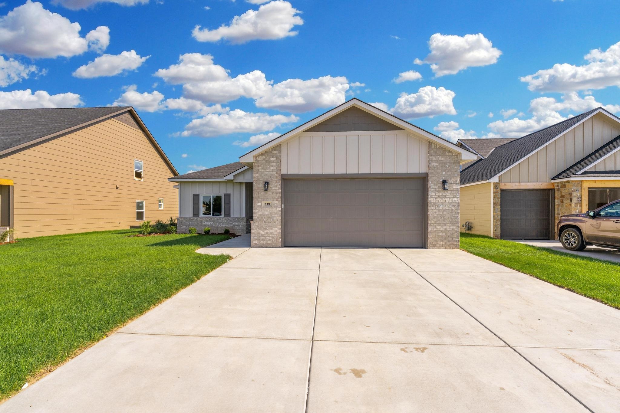 738 N Rainbow Lake Ct. Property Photo 2