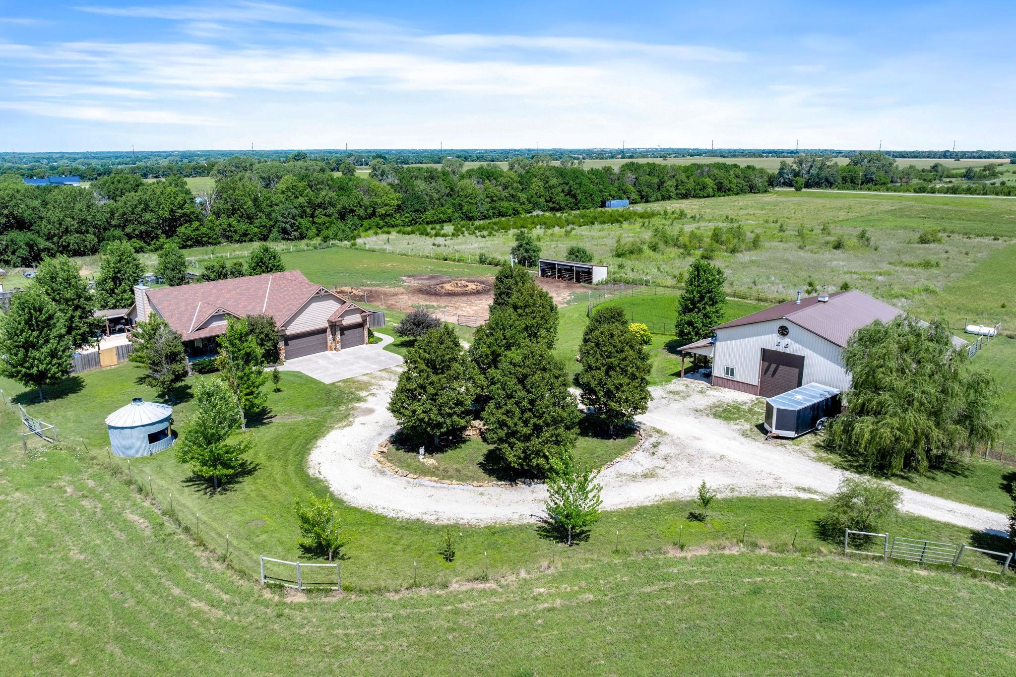 21249 Sw Meadowlark Rd Property Photo 4