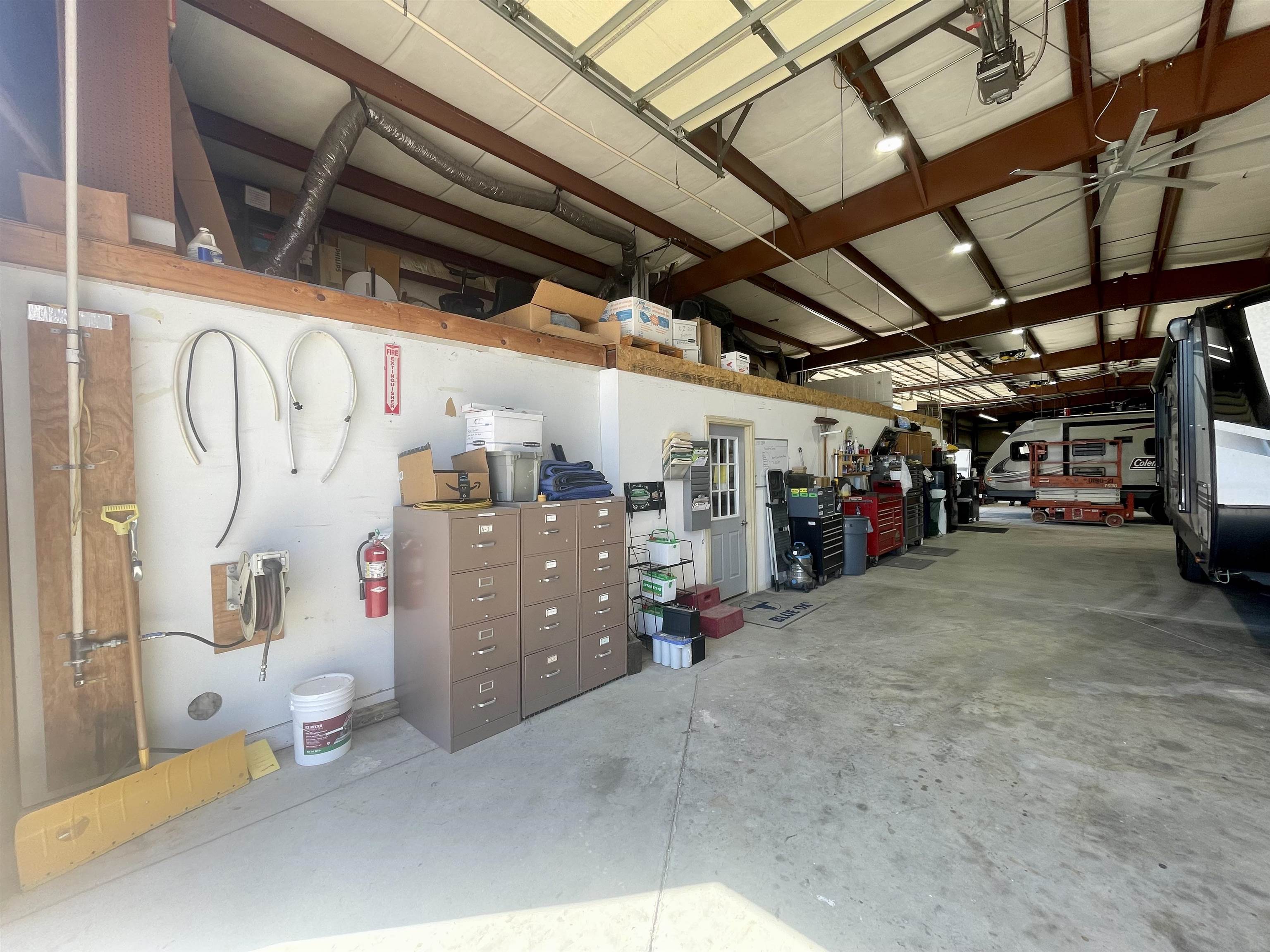 402 E Industrial St Property Photo 12