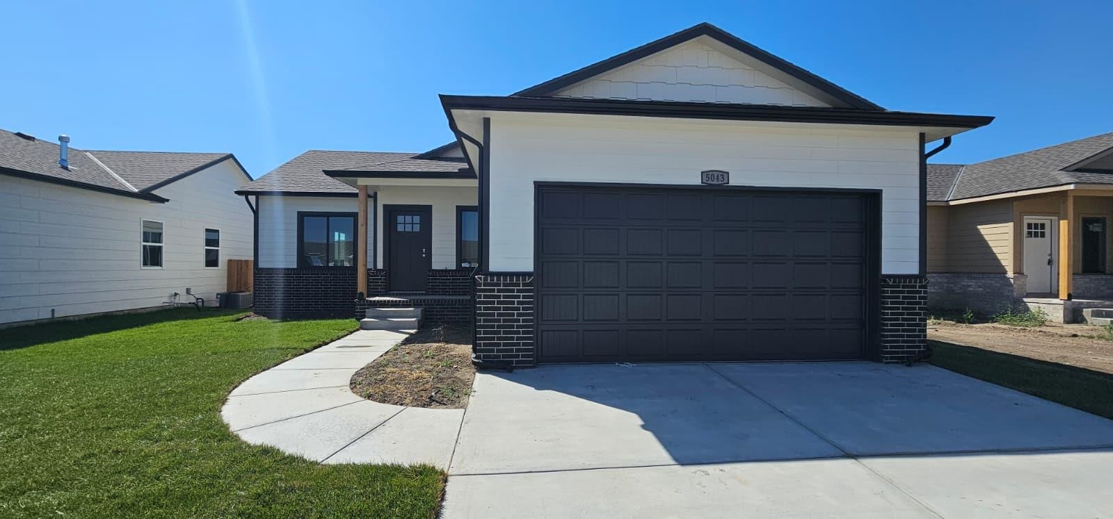 5043 N Toben Dr Property Photo 1