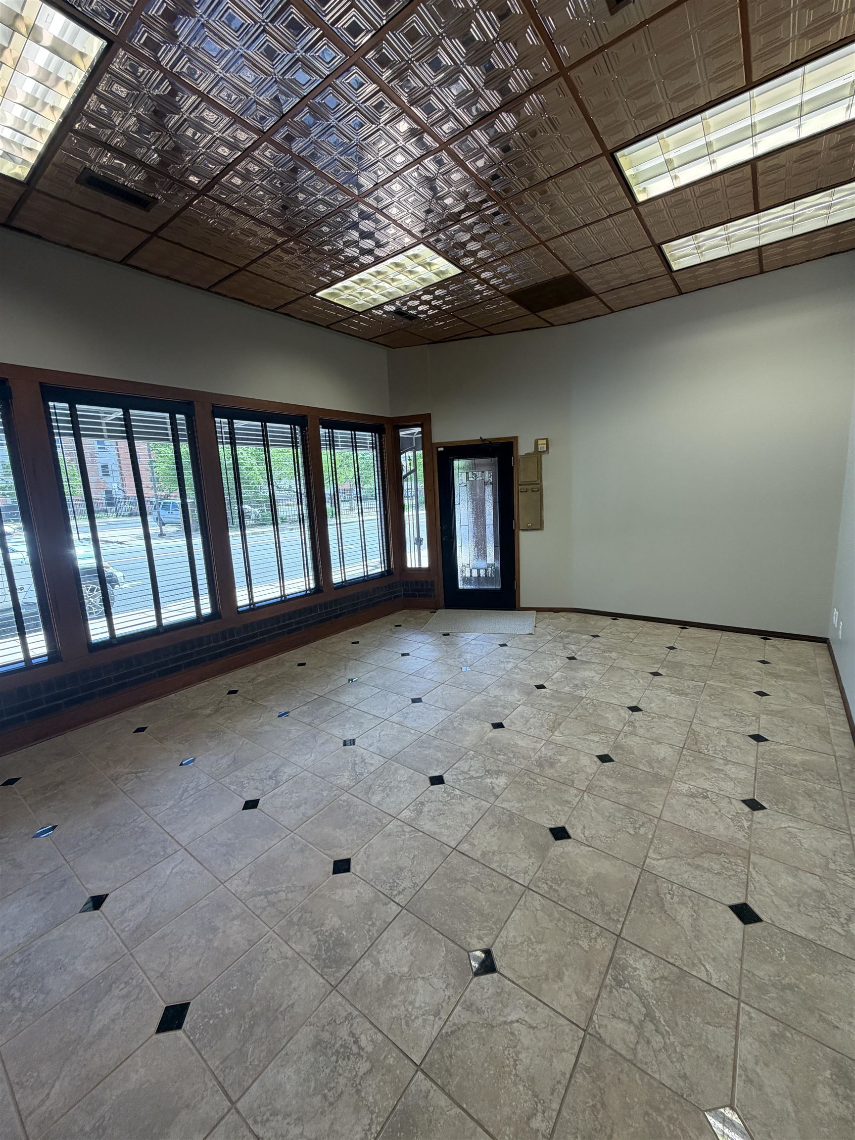 323 N Market Property Photo 5