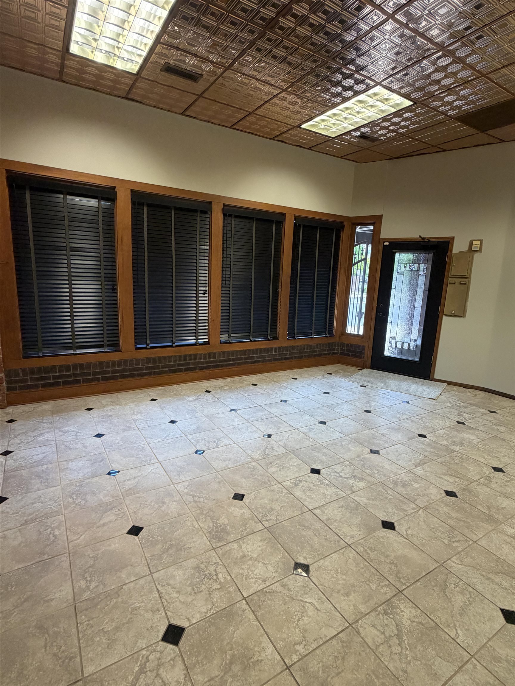323 N Market Property Photo 8