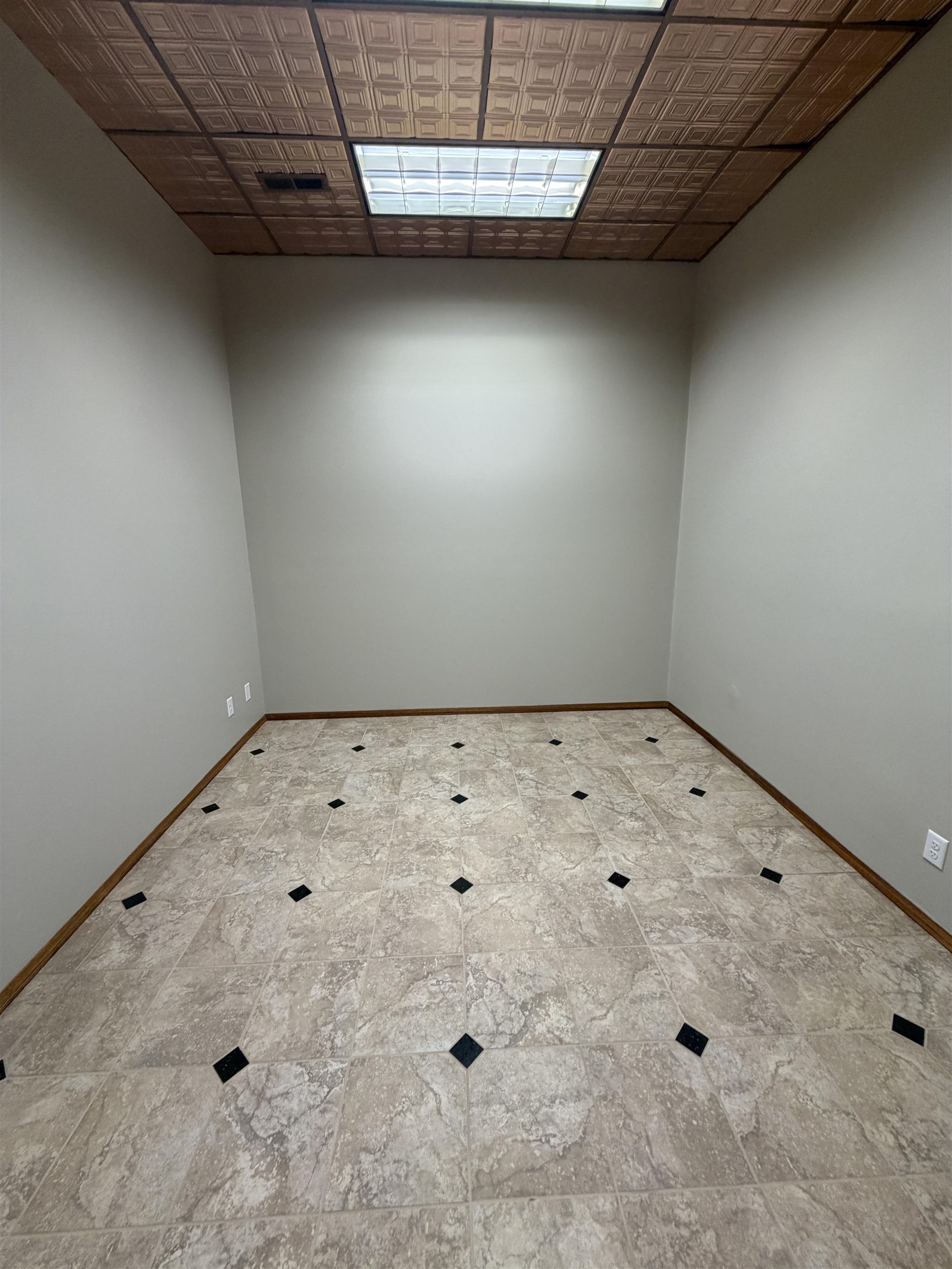 323 N Market Property Photo 11