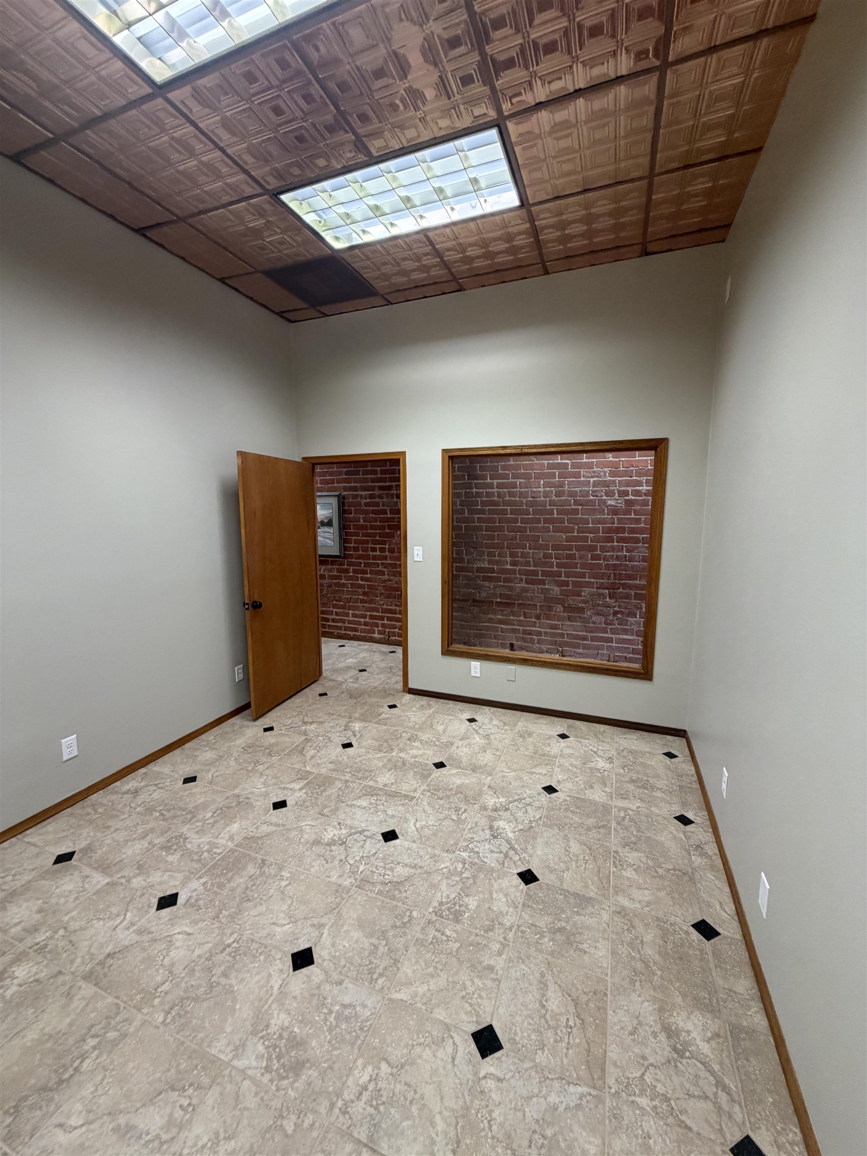 323 N Market Property Photo 12