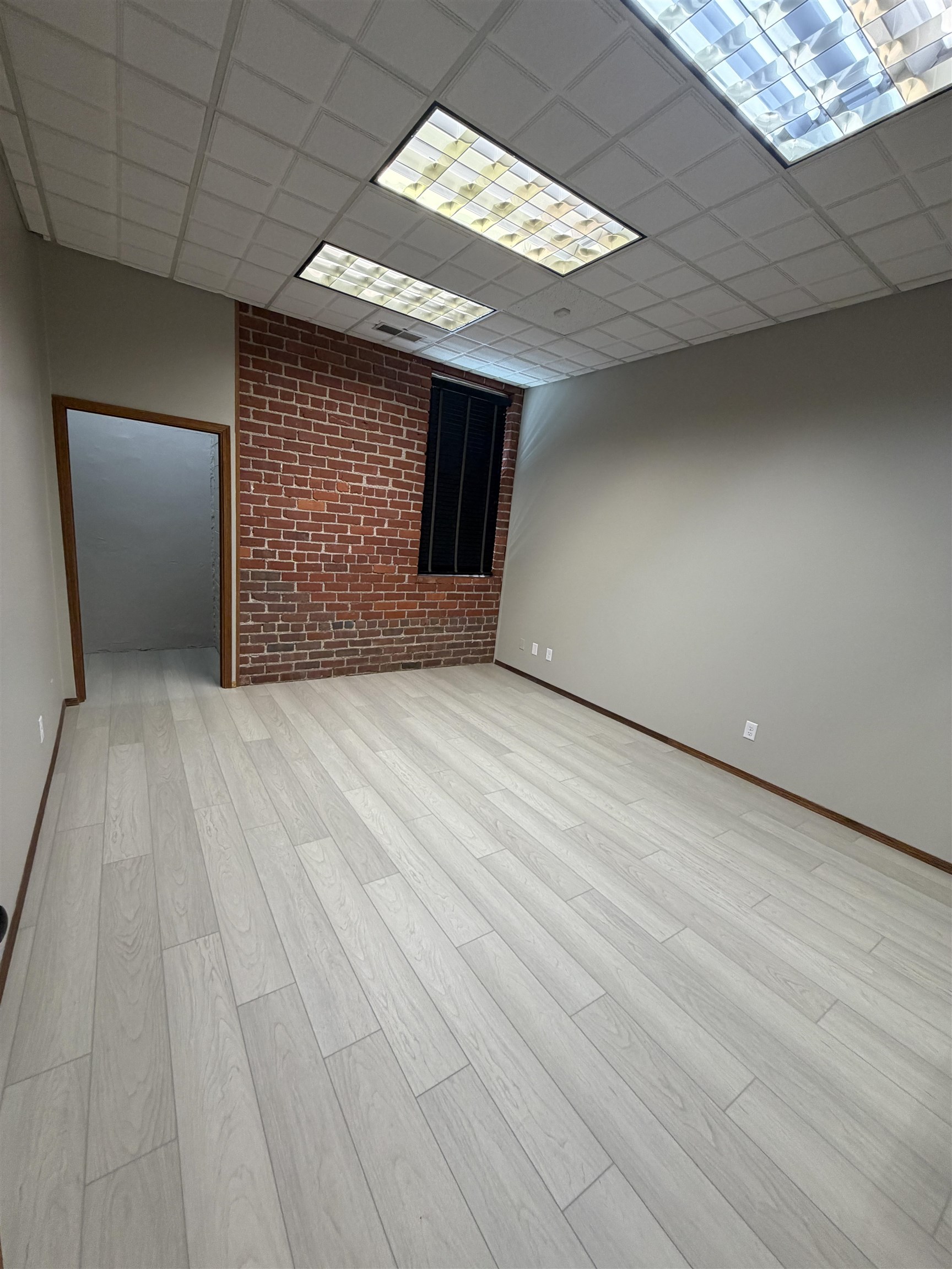 323 N Market Property Photo 13