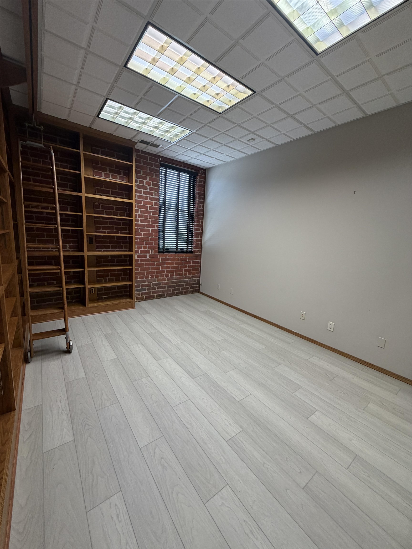 323 N Market Property Photo 17