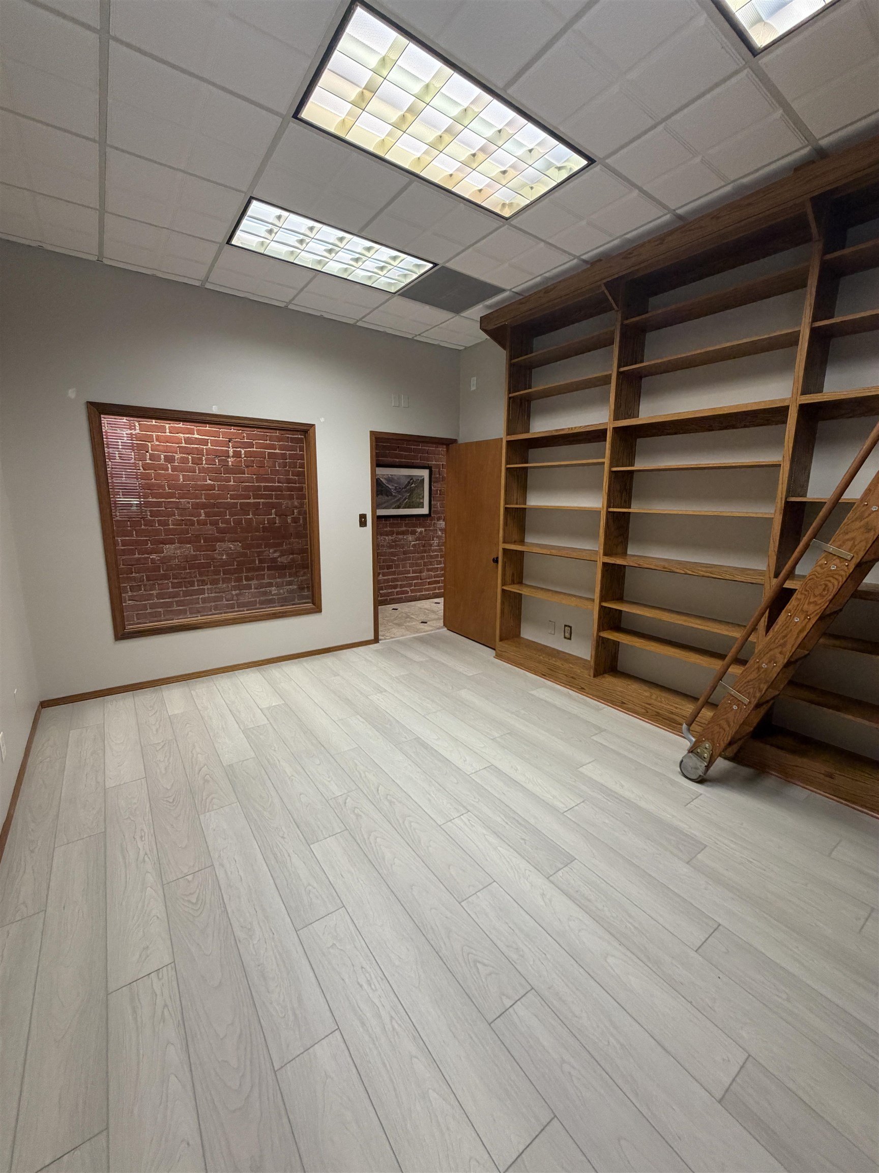 323 N Market Property Photo 18
