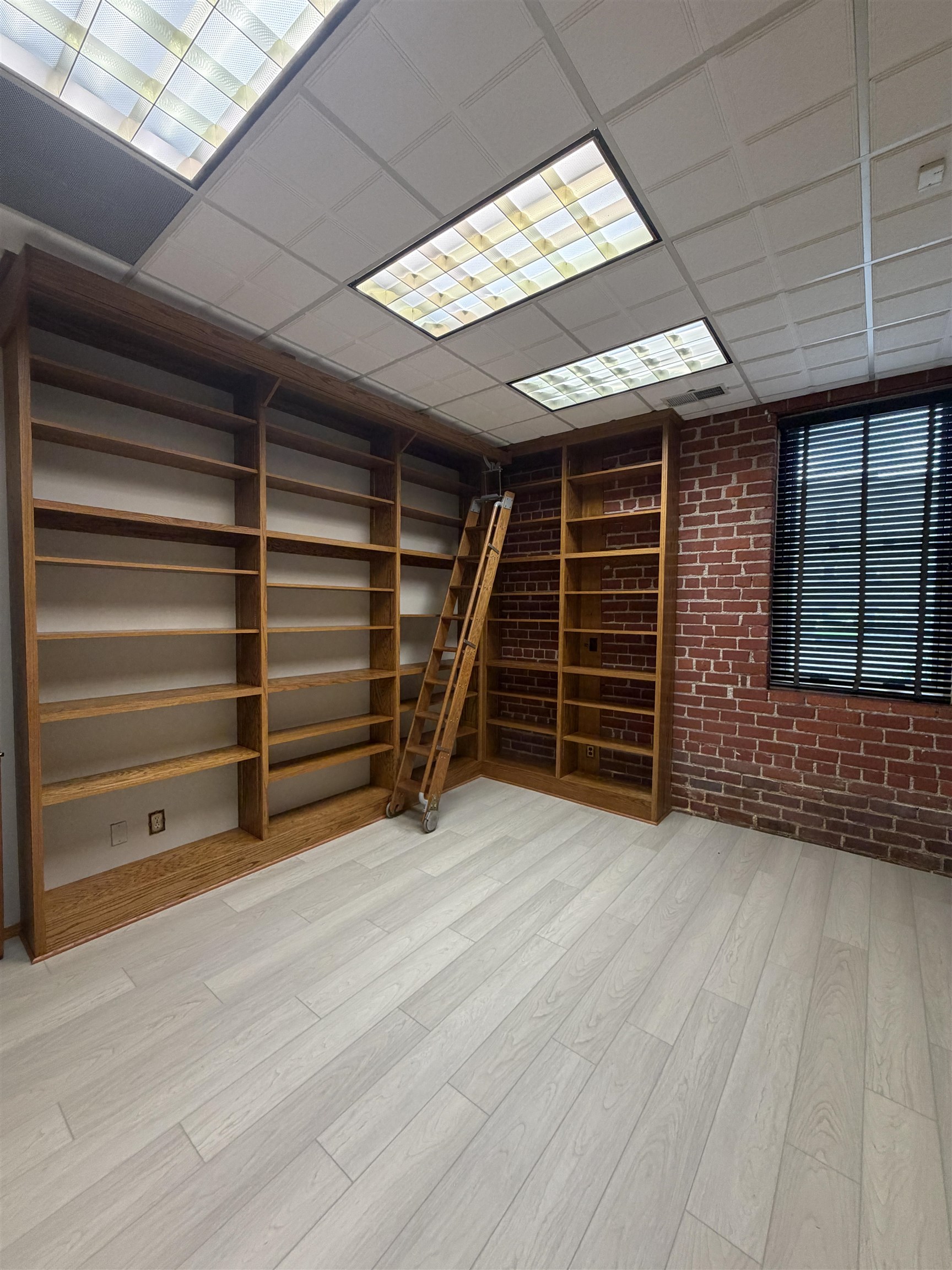 323 N Market Property Photo 19