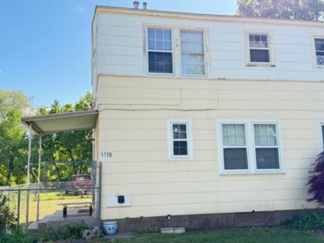 1119 S Pershing Ave Property Photo 2