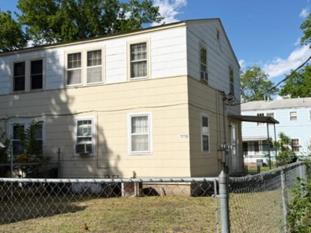 1119 S Pershing Ave Property Photo 5