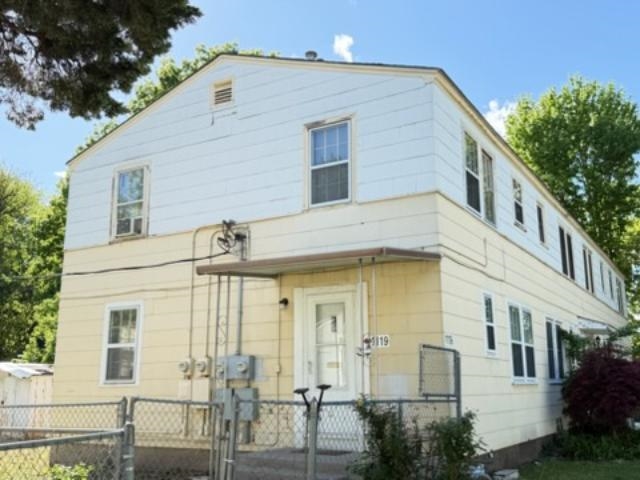 1119 S Pershing Ave Property Photo 9