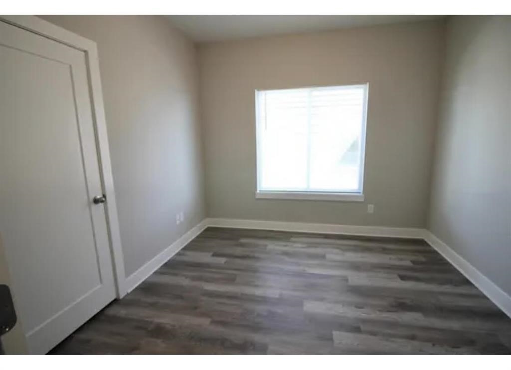 16215-16217 W Ike Ct Property Photo 7