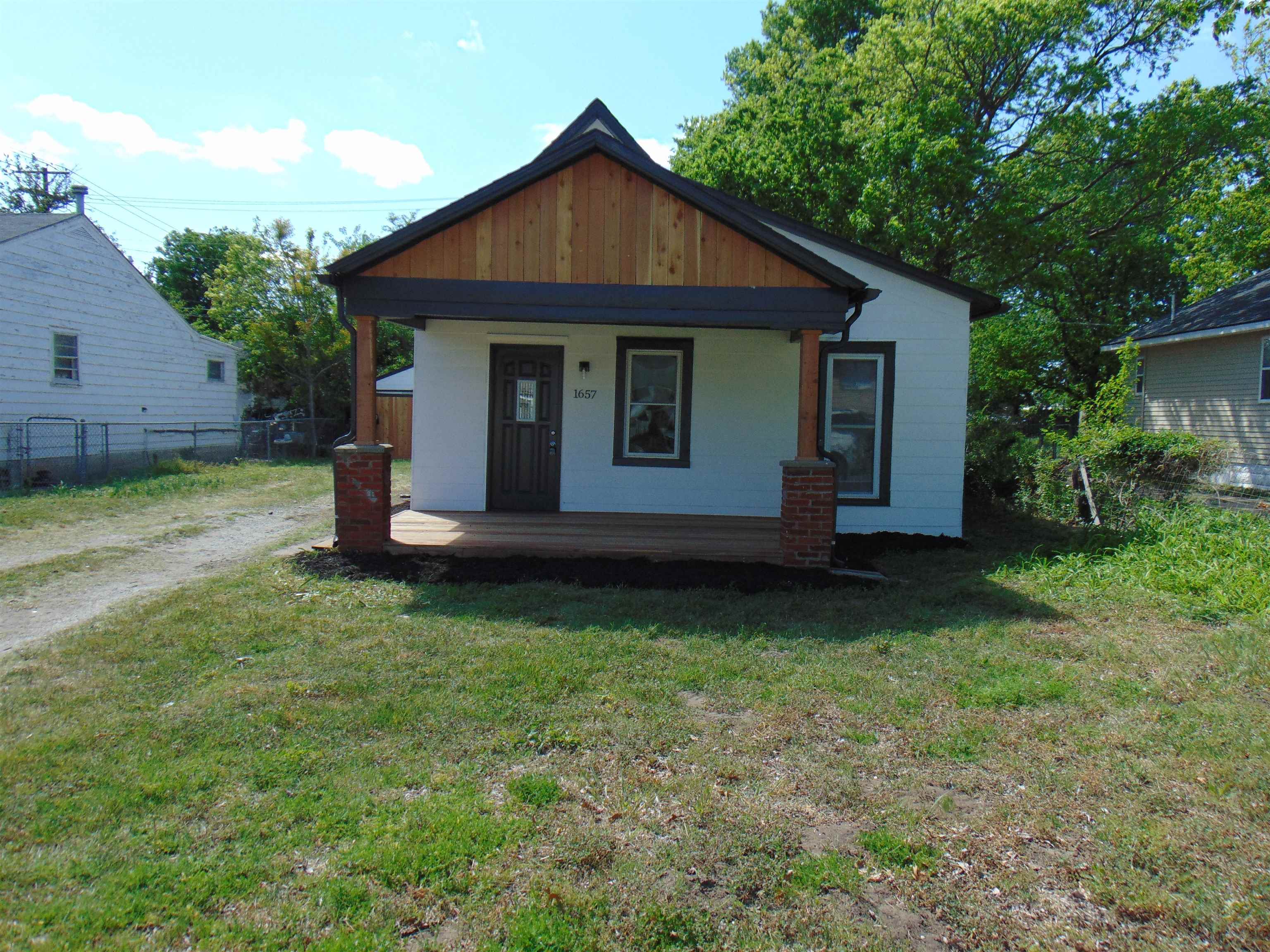 1657 S Gold Property Photo 1