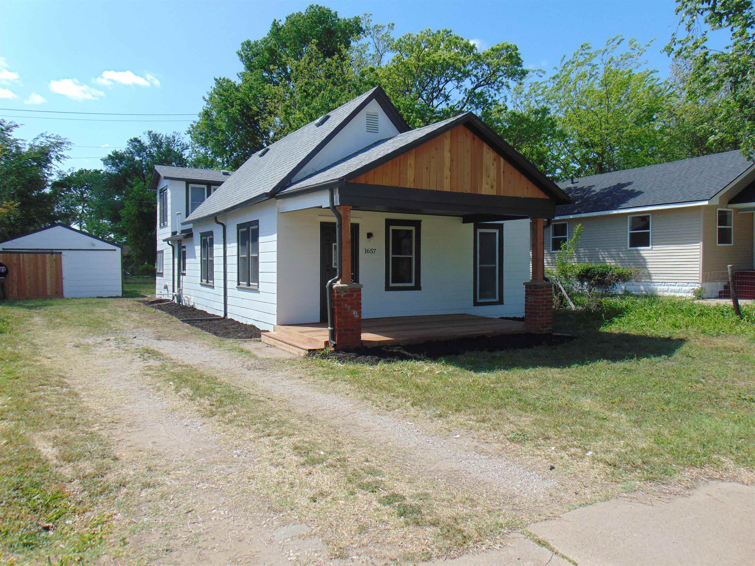 1657 S Gold Property Photo 2