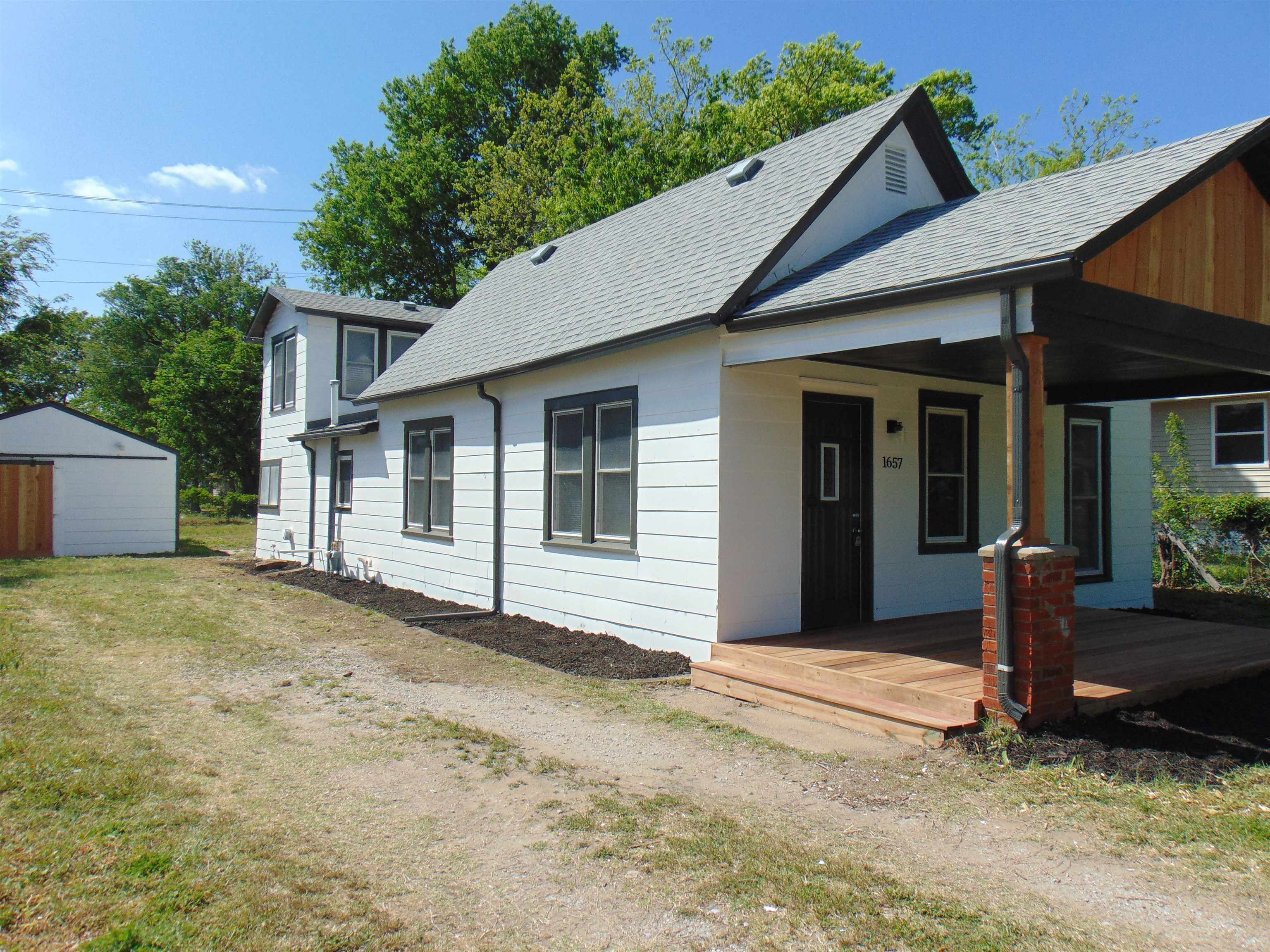 1657 S Gold Property Photo 3