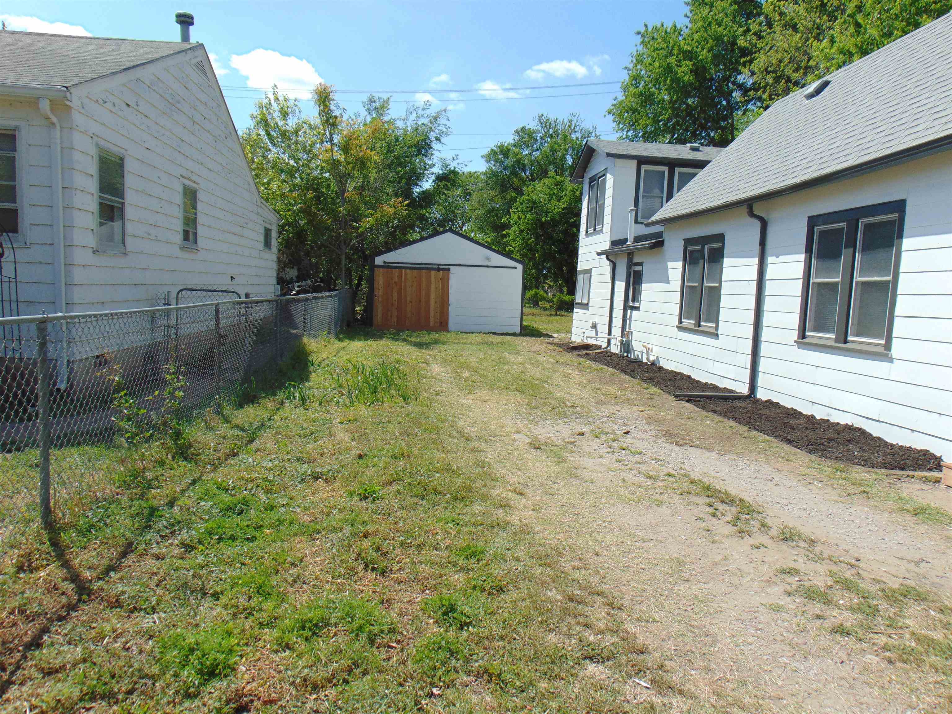 1657 S Gold Property Photo 4