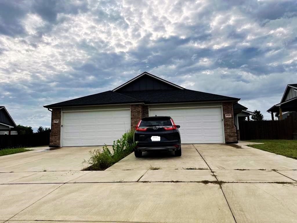 5765 E Bristol Property Photo 1