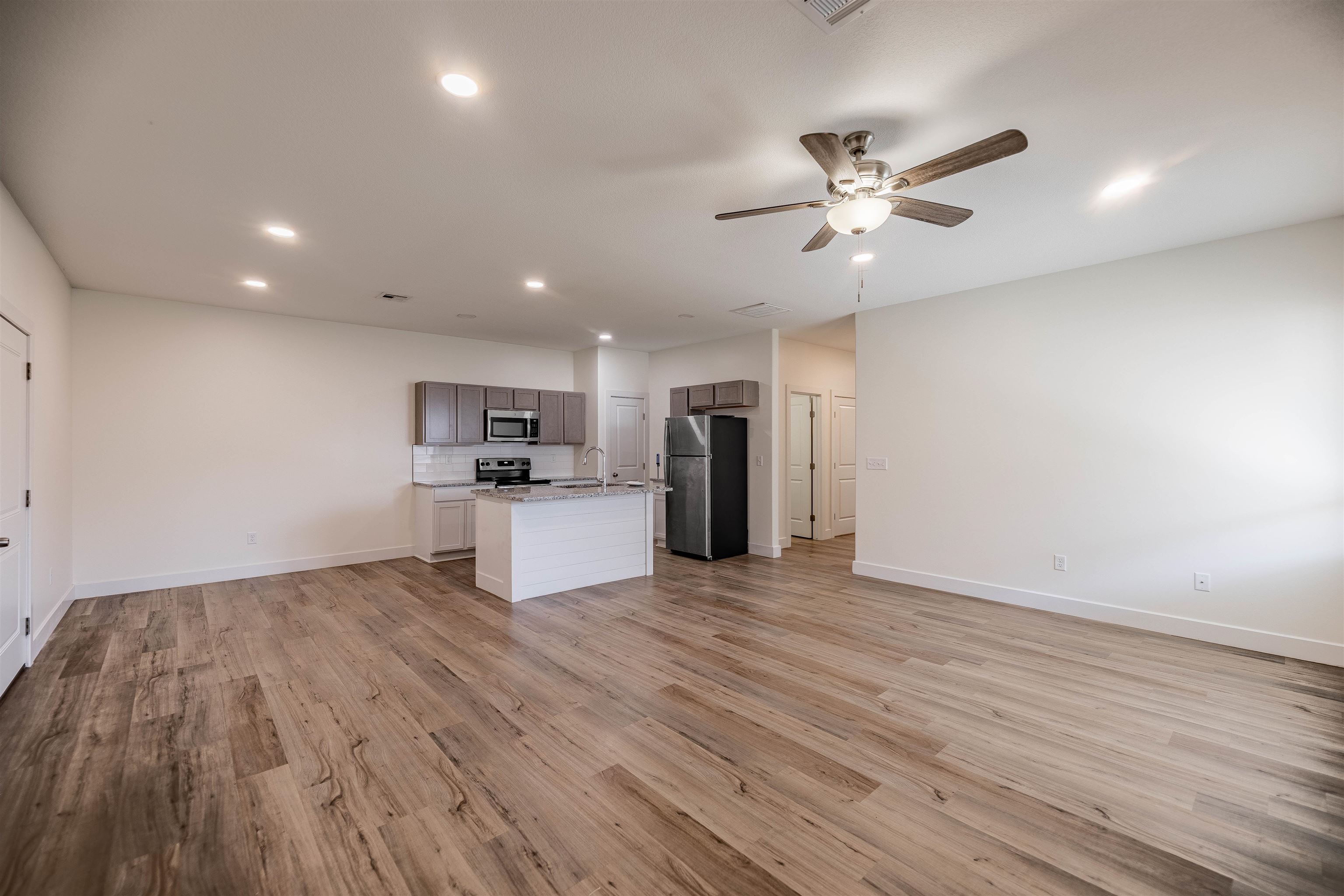 5765 E Bristol Property Photo 2