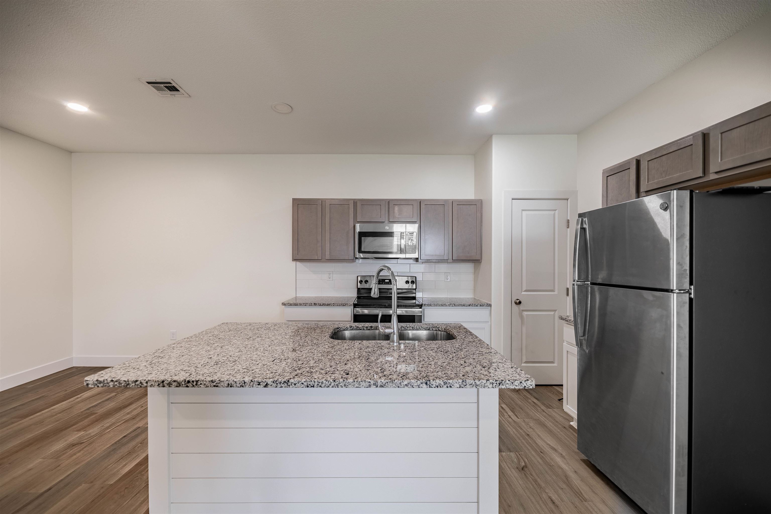 5765 E Bristol Property Photo 3