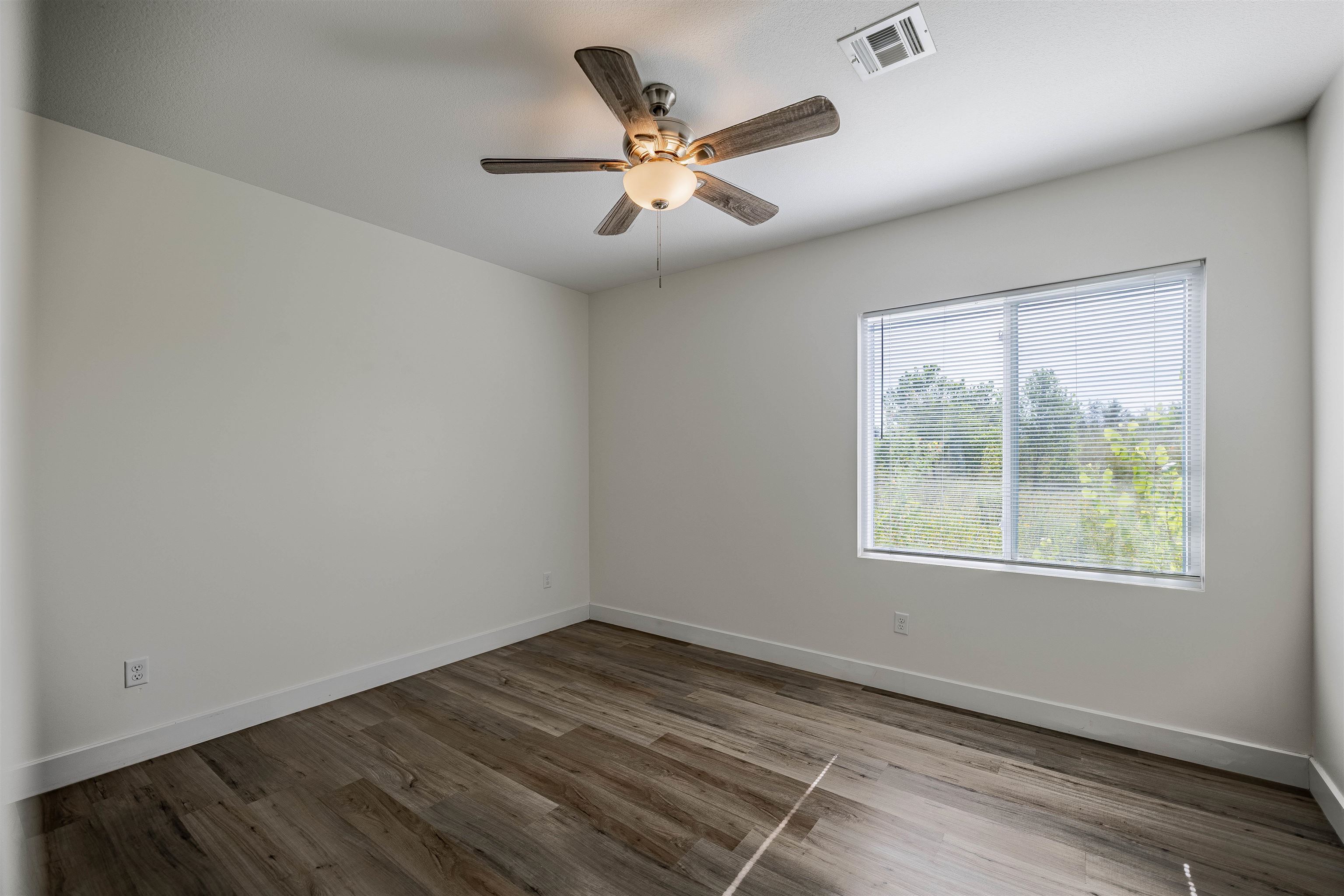 5765 E Bristol Property Photo 7