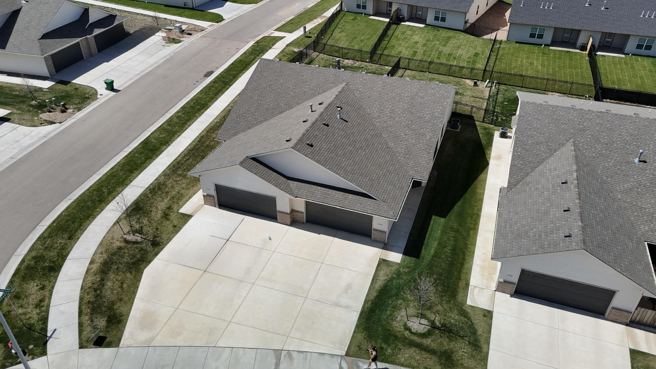 1737-1739 S Limuel St. Property Photo 4