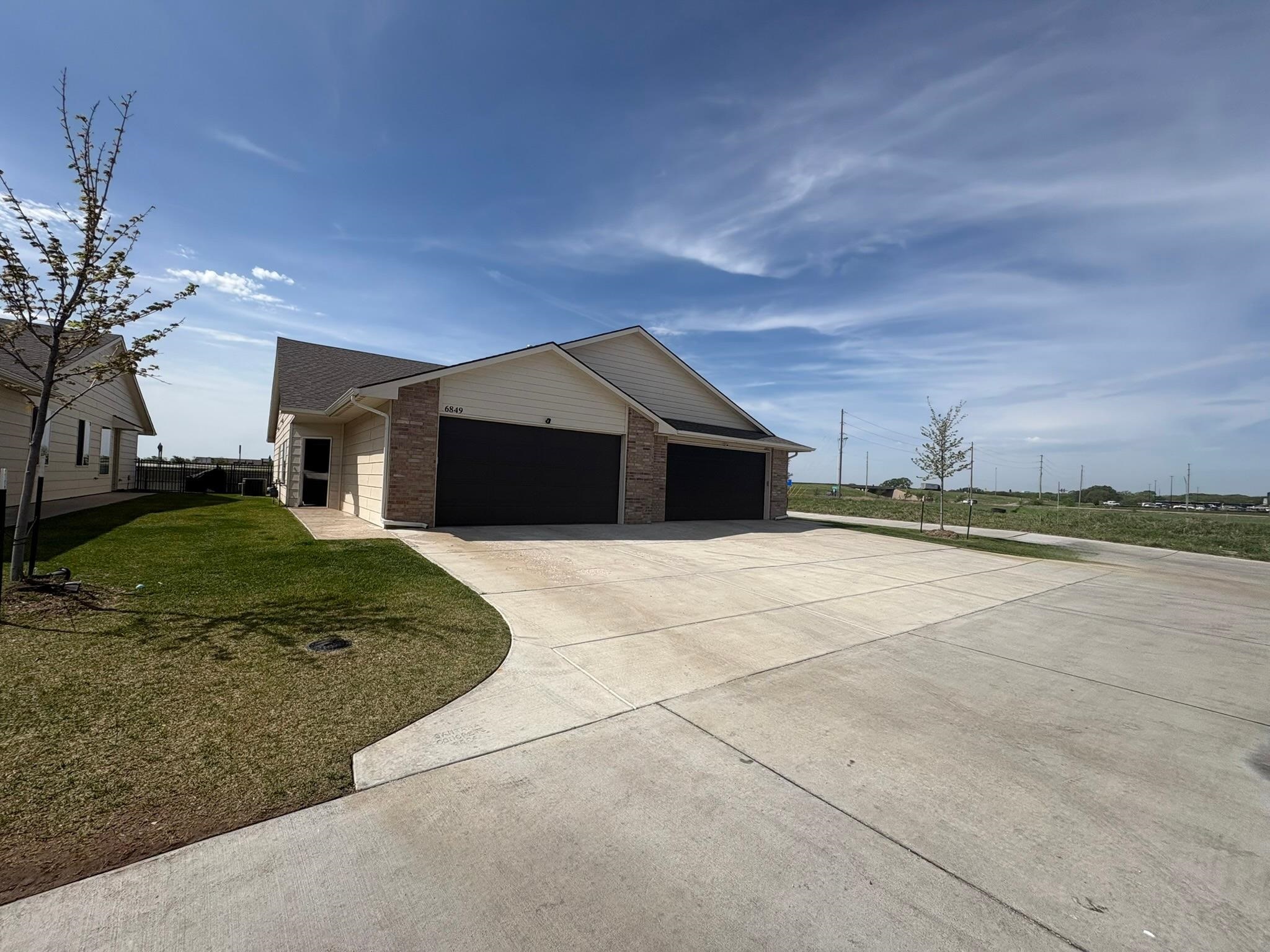 6849-6851 W Kollmeyer Property Photo 3