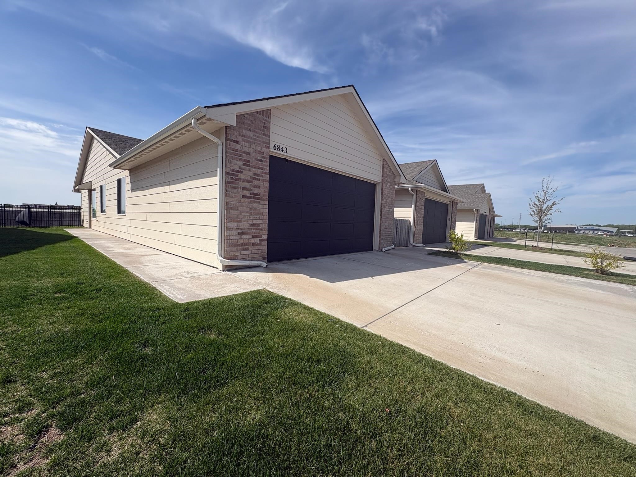 6843-6845 W Kollmeyer Property Photo 2