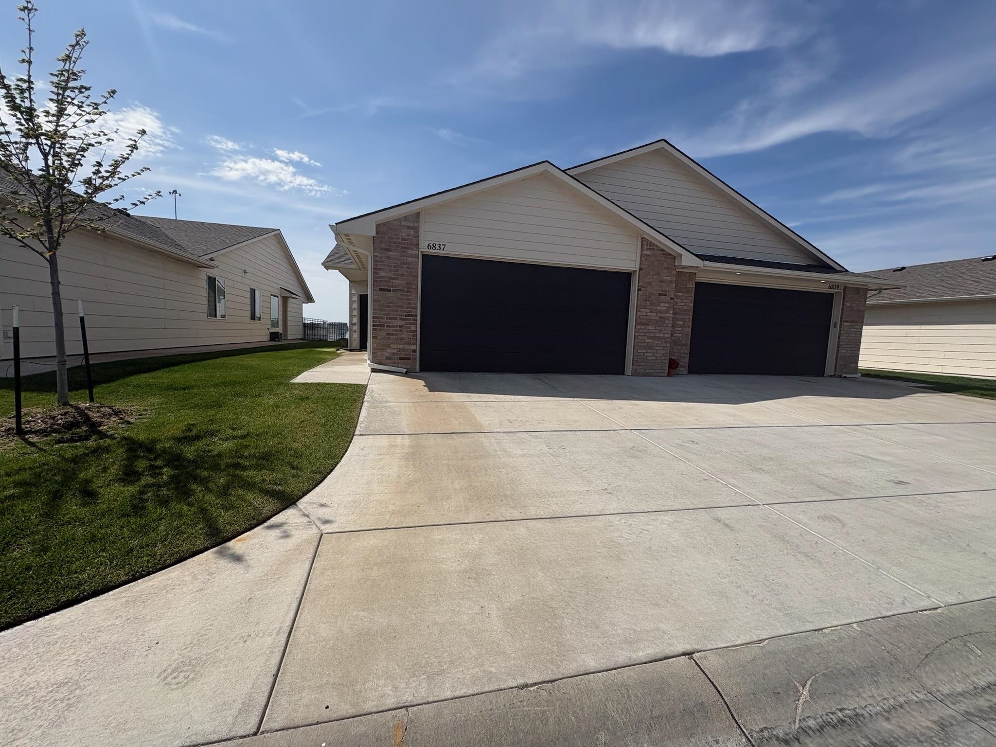6837-6839 W Kollmeyer Property Photo 4