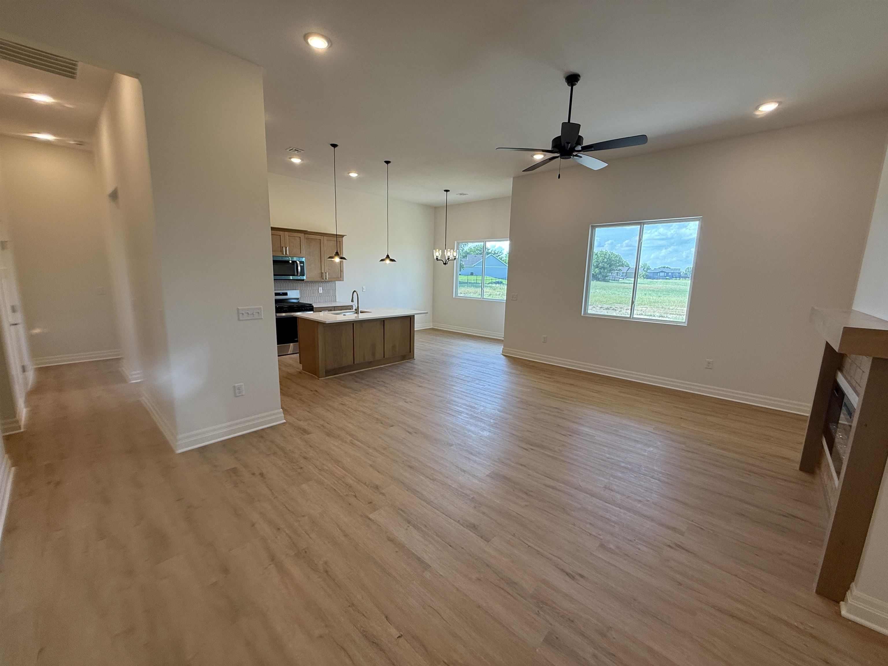 27 Kingdom Ct Property Photo 6