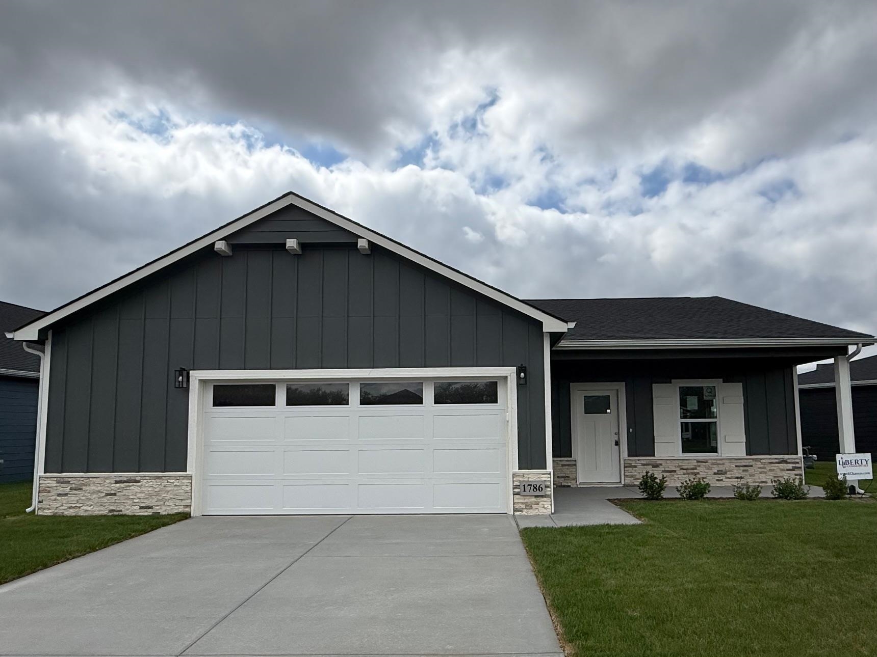 1786 W Redbud Lane Property Photo 1