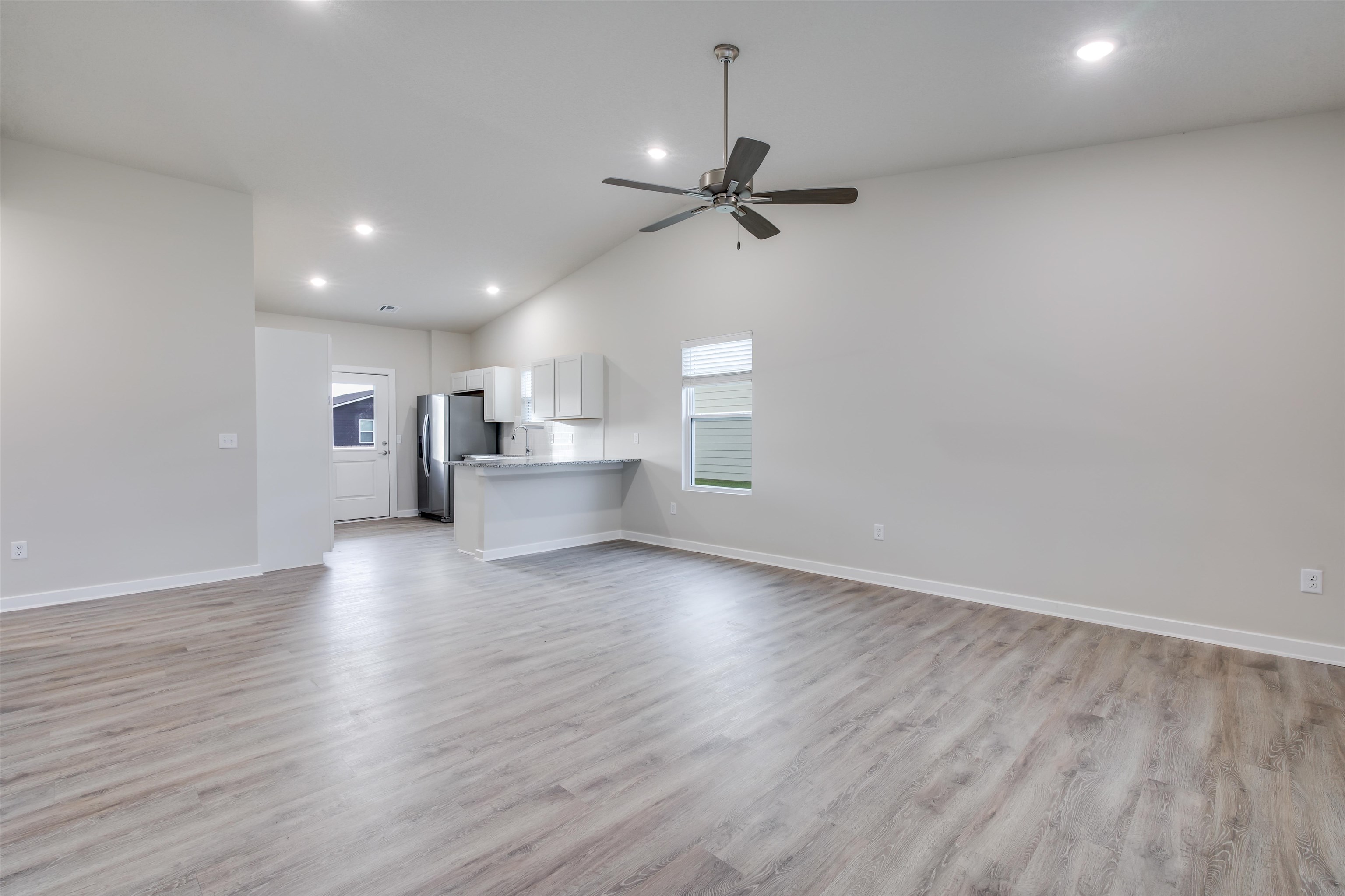 1786 W Redbud Lane Property Photo 2