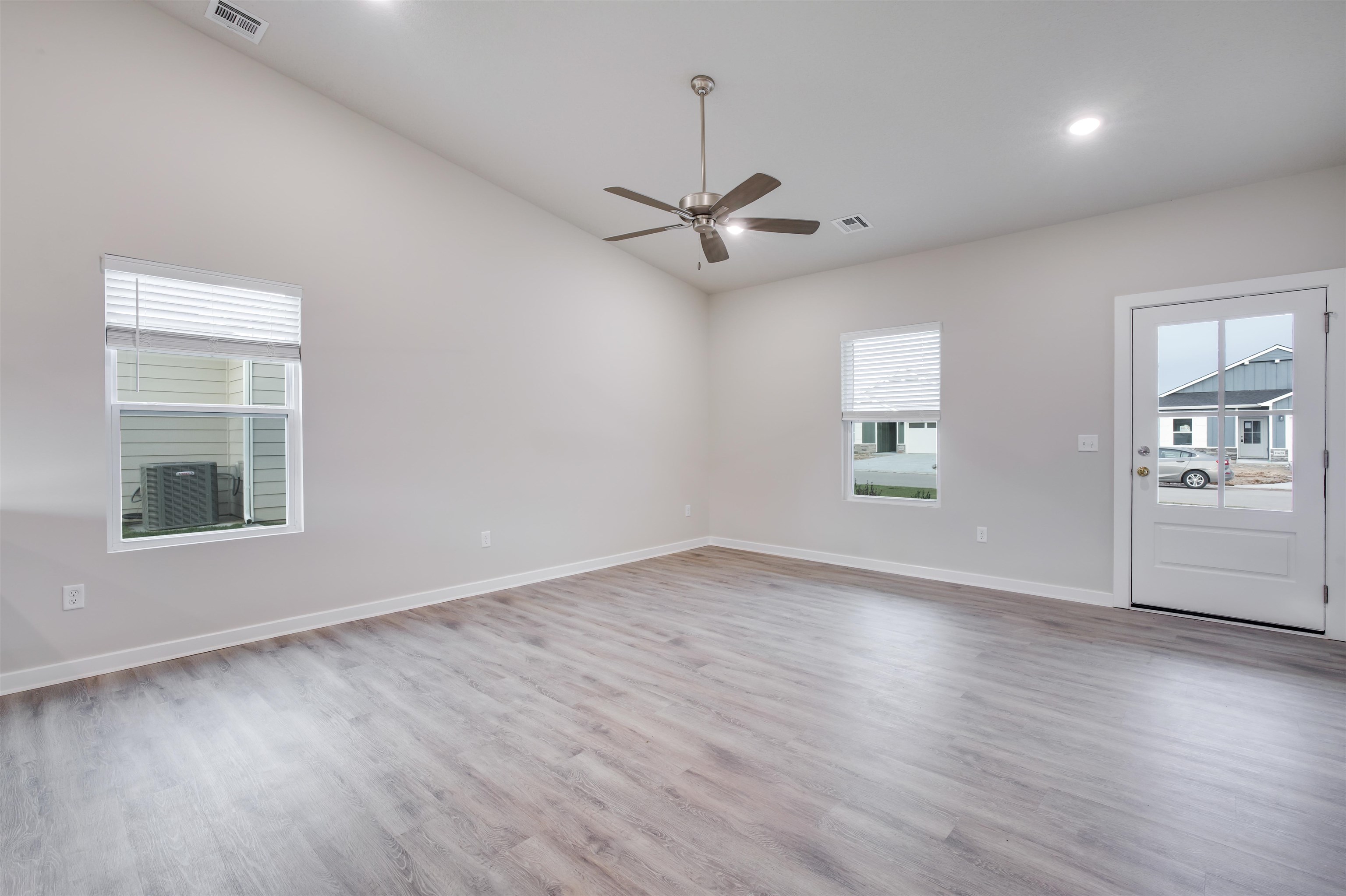1786 W Redbud Lane Property Photo 3