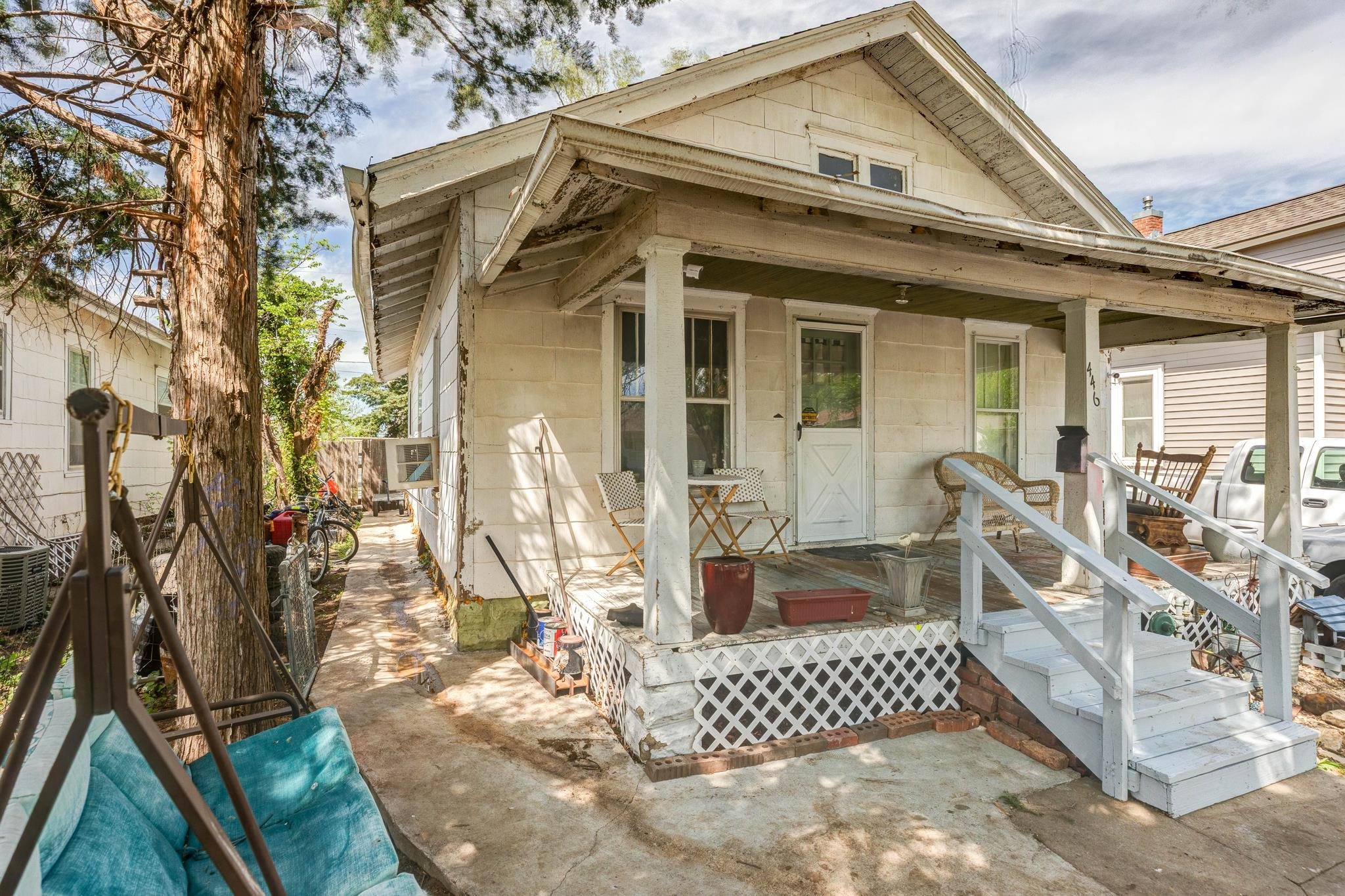 446 S College Ave Property Photo 2
