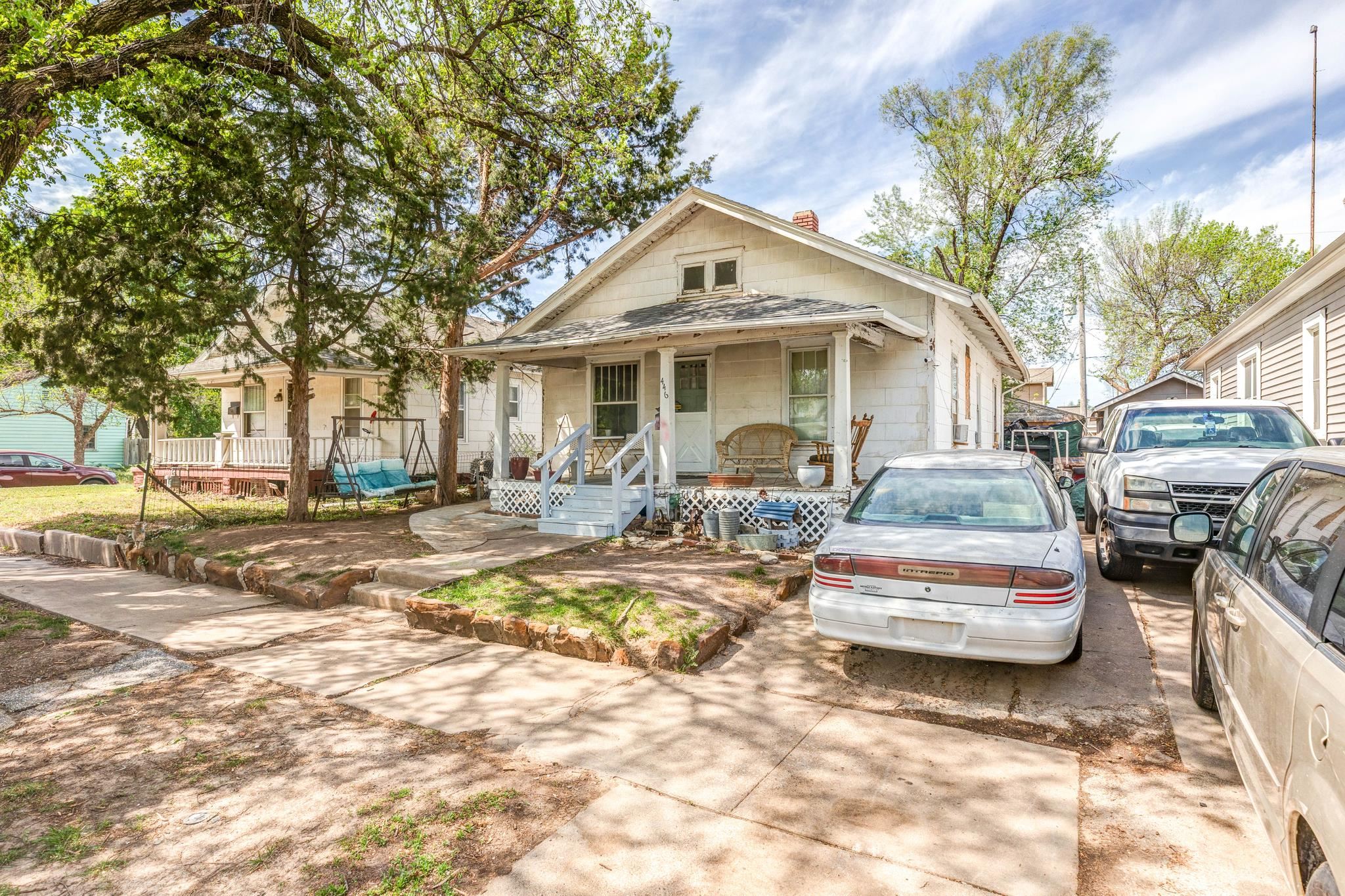 446 S College Ave Property Photo 3