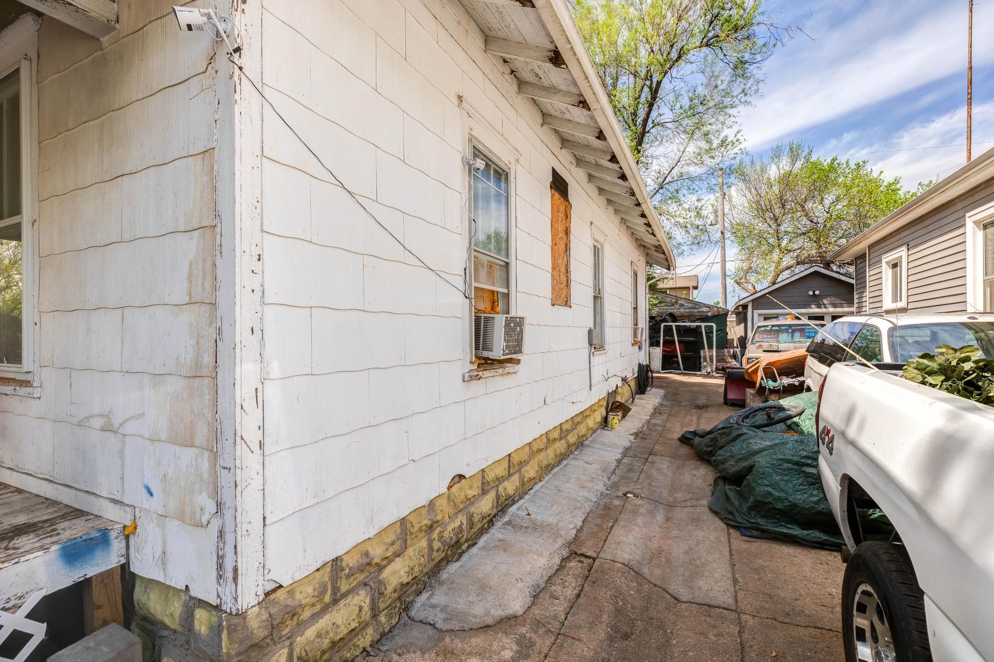 446 S College Ave Property Photo 4