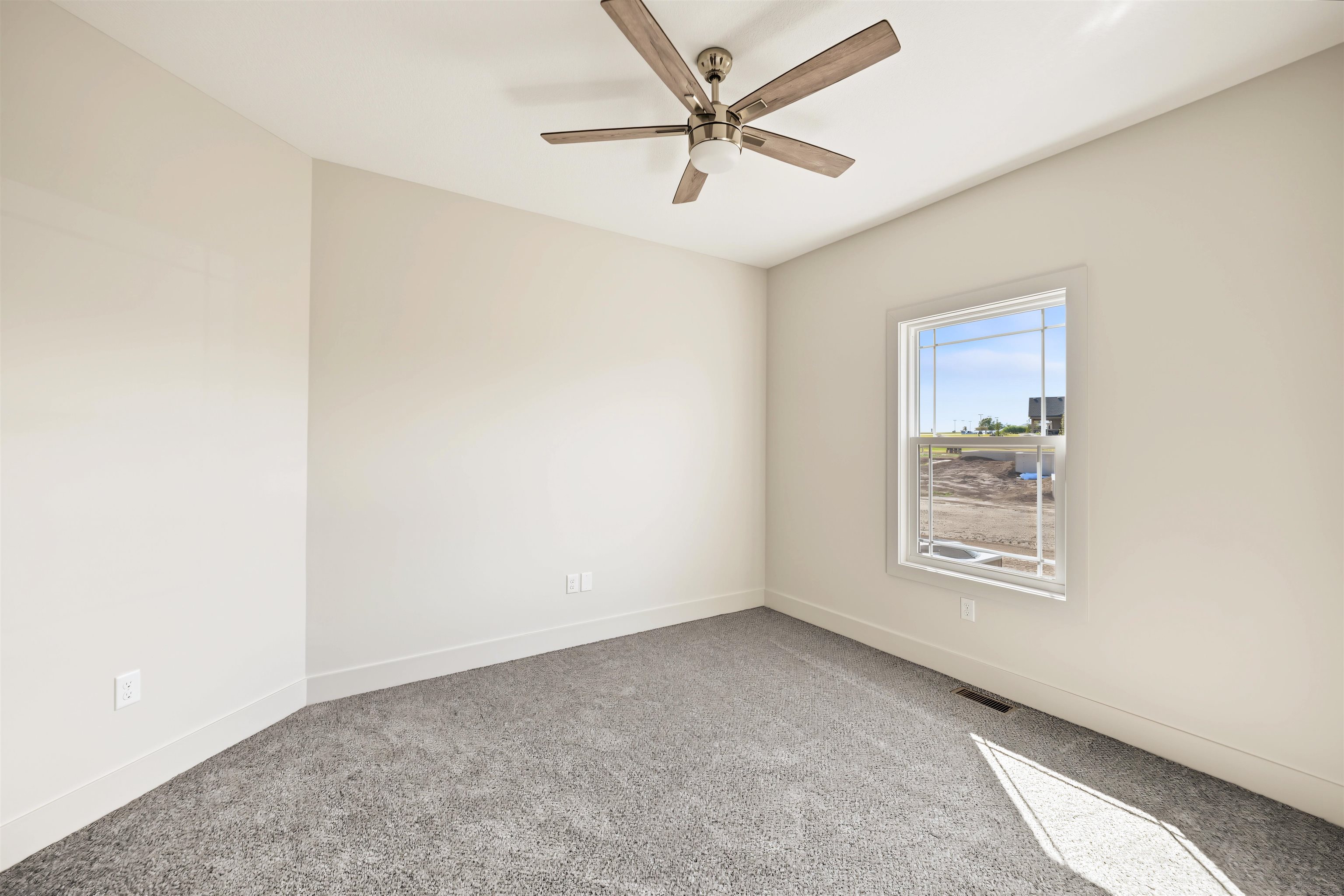 2211 Huntwood Dr Property Photo 27