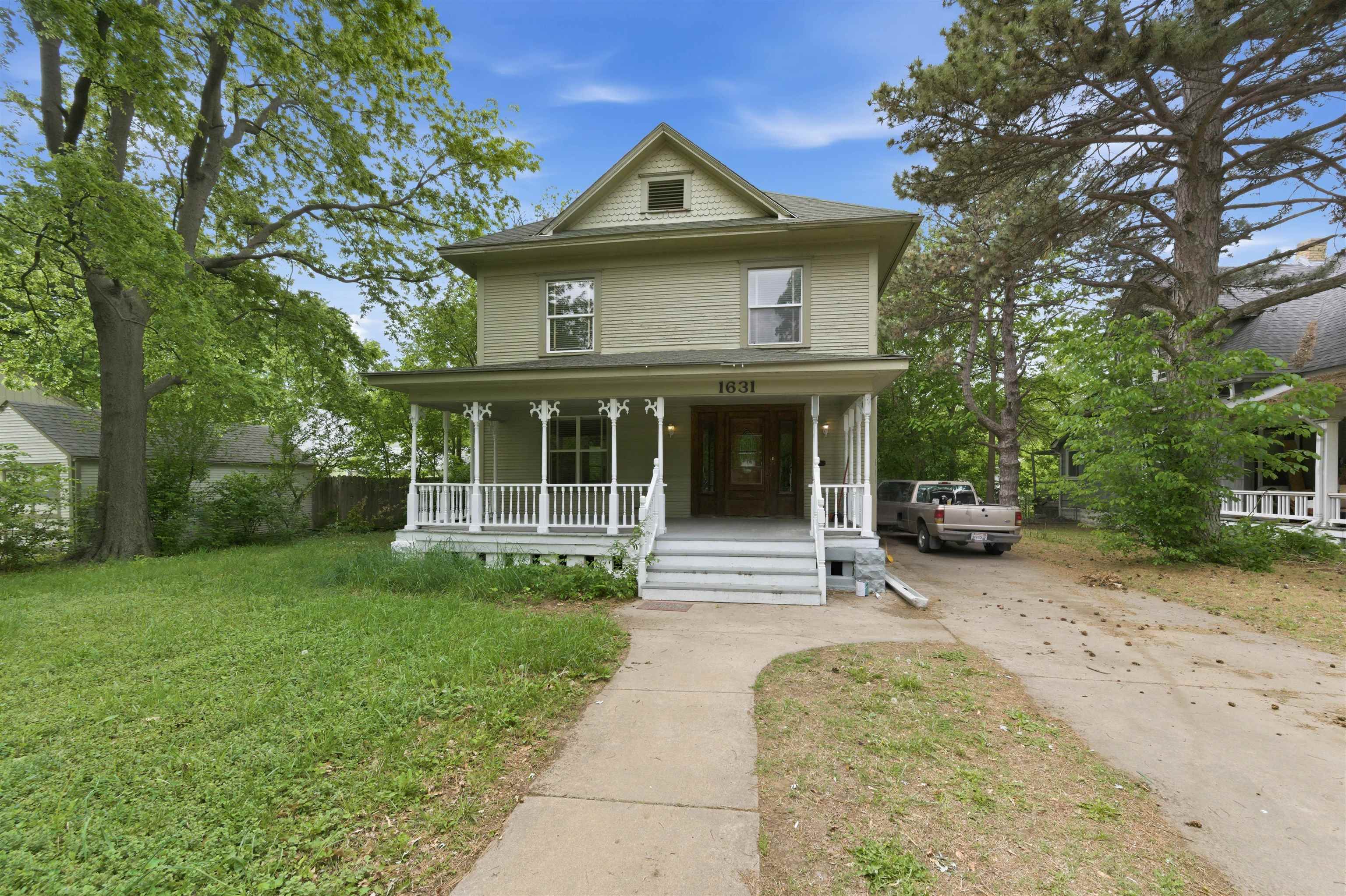 1631 N Fairview Property Photo 3