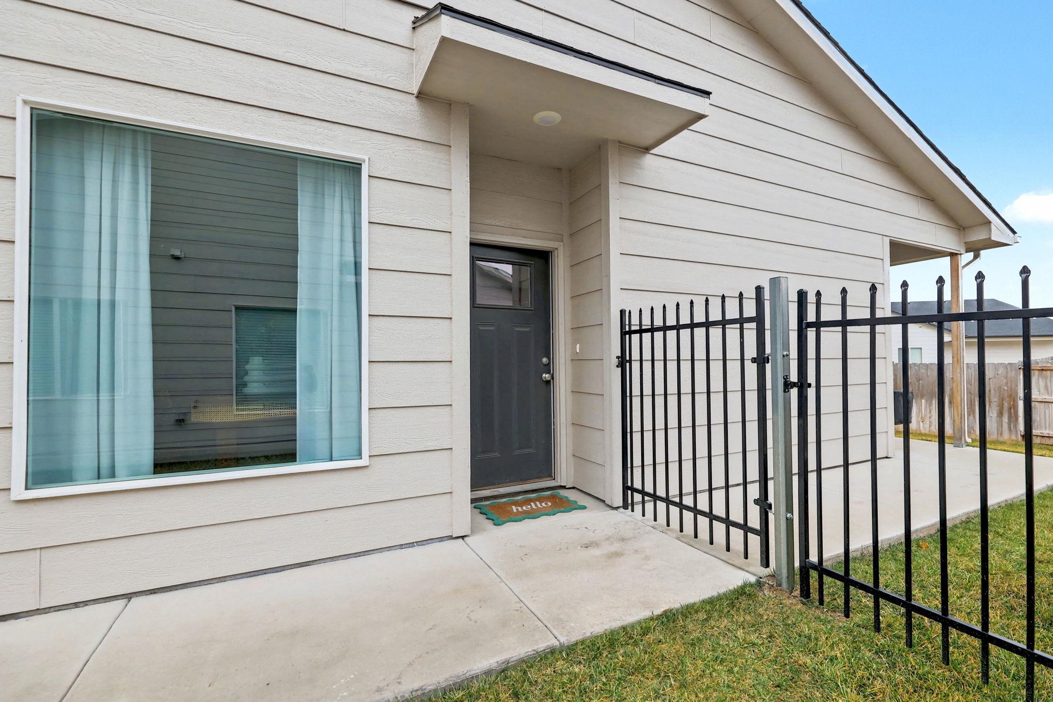 438 W Long Path Ct Property Photo 1