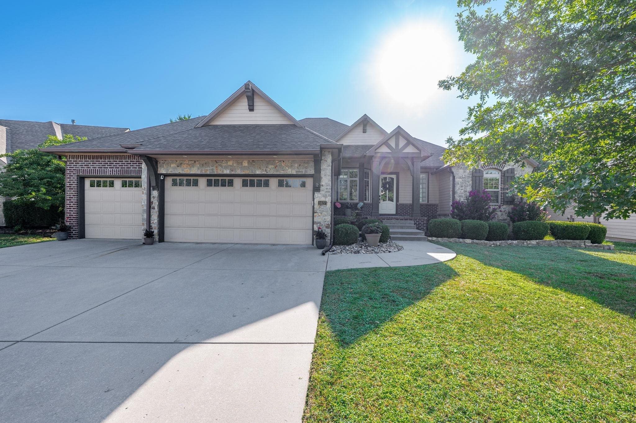 1427 E Timber Falls Ct Property Photo 1