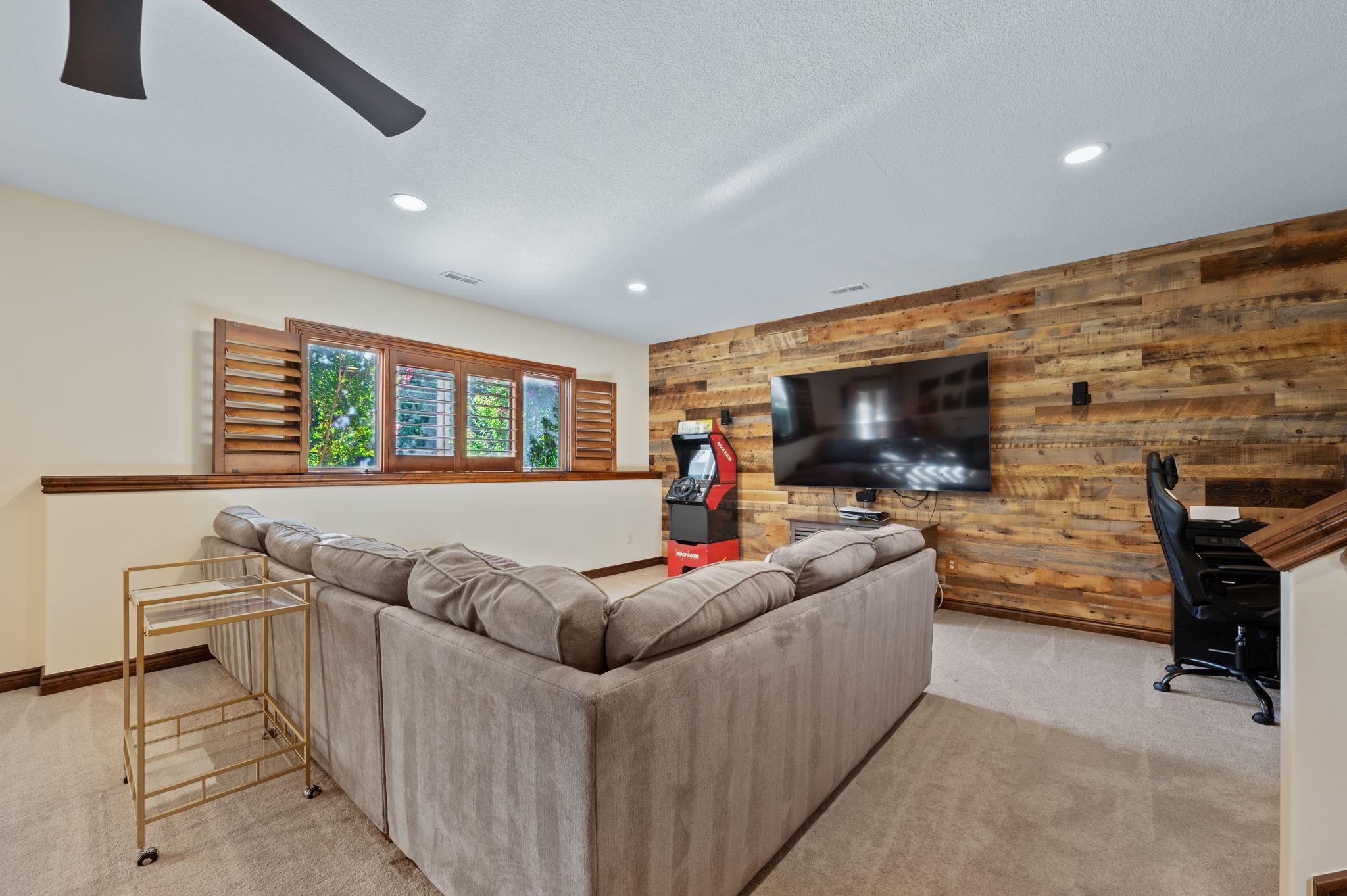 1427 E Timber Falls Ct Property Photo 21