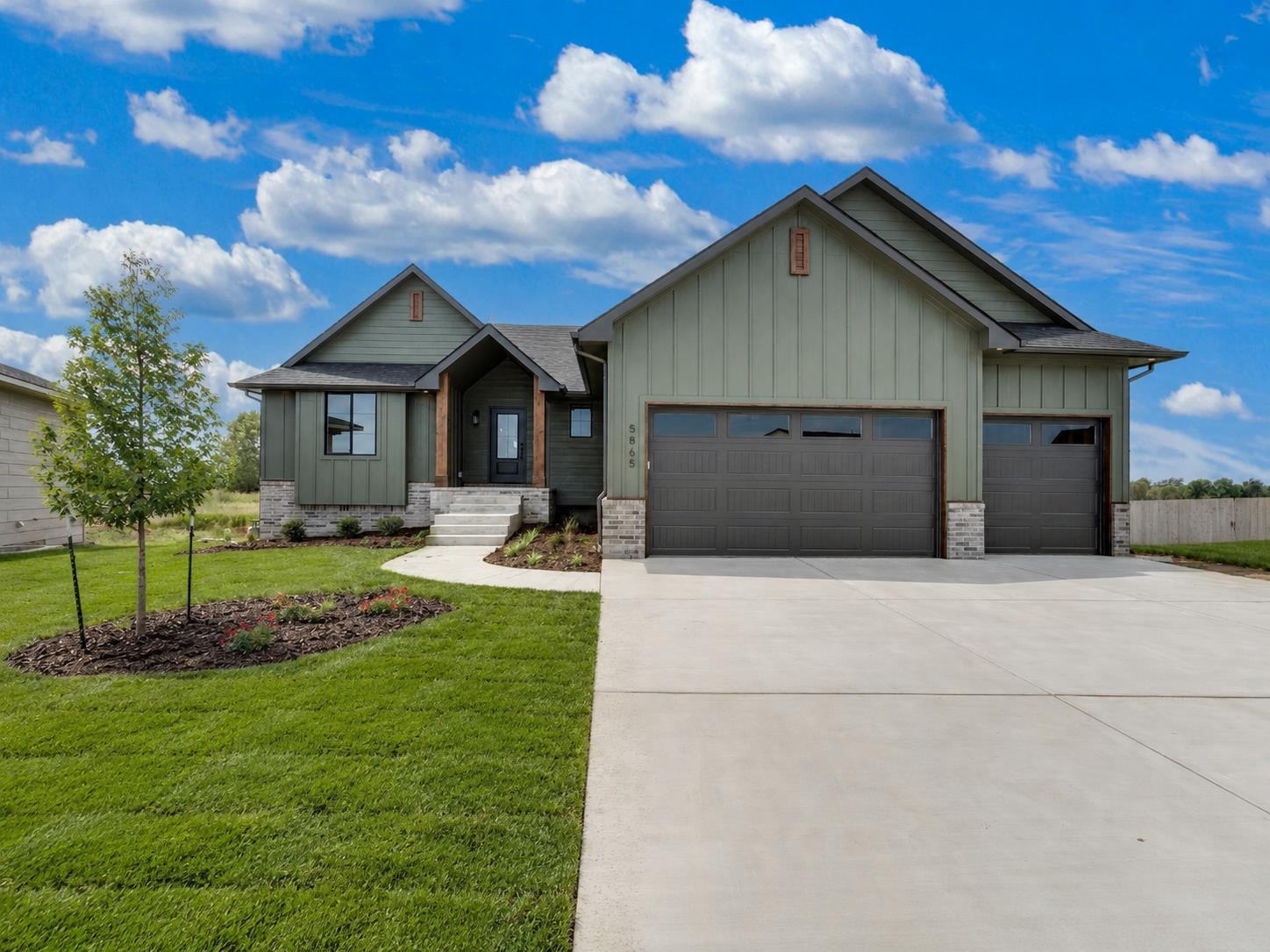 5865 N St. Paul Ct. Property Photo 1