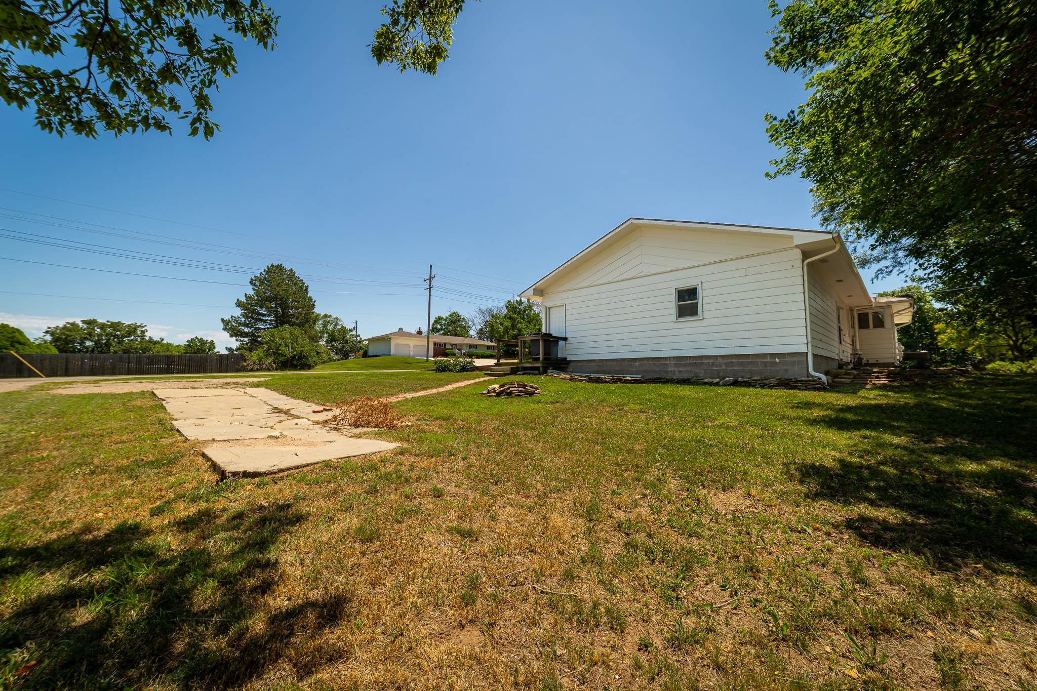 651 E 14th Property Photo 3