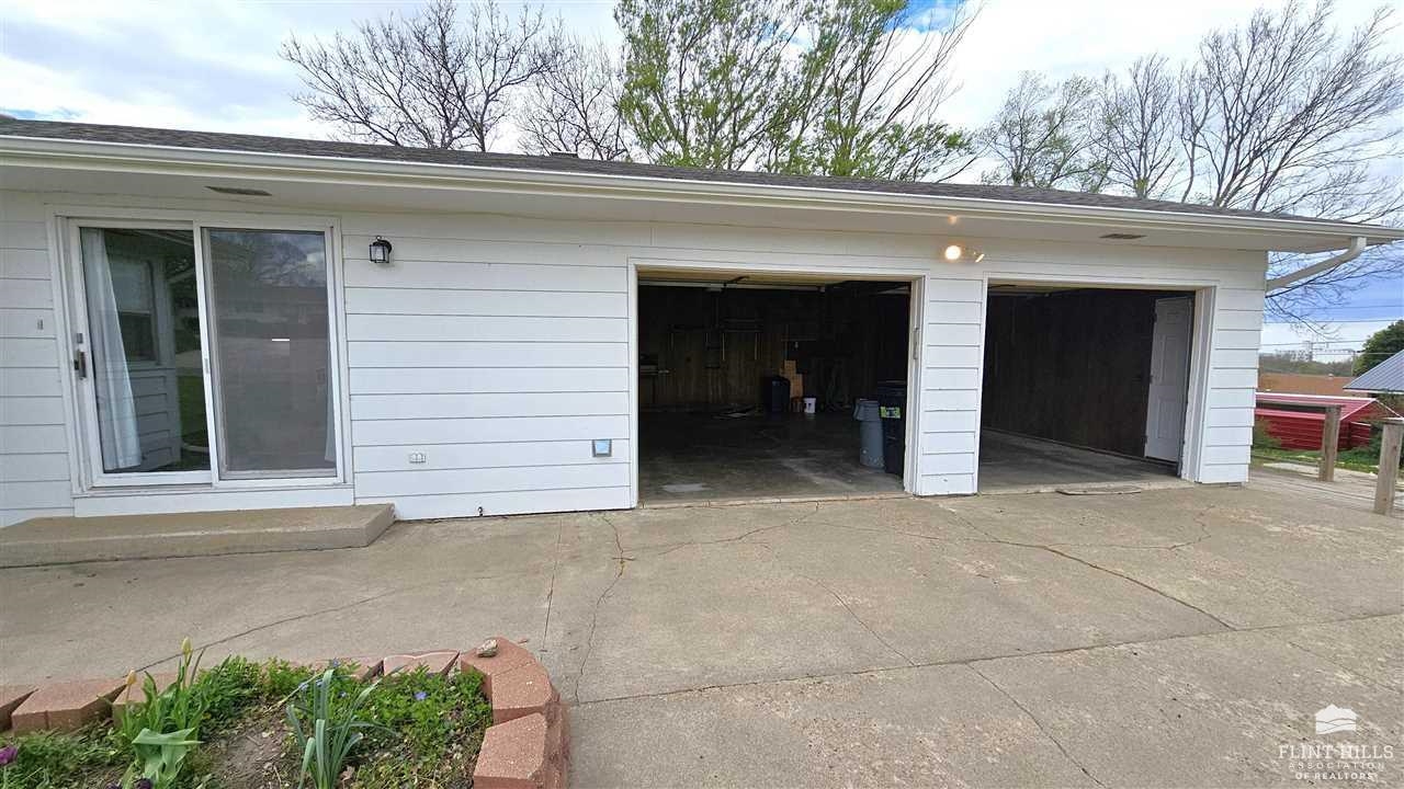 651 E 14th Property Photo 20