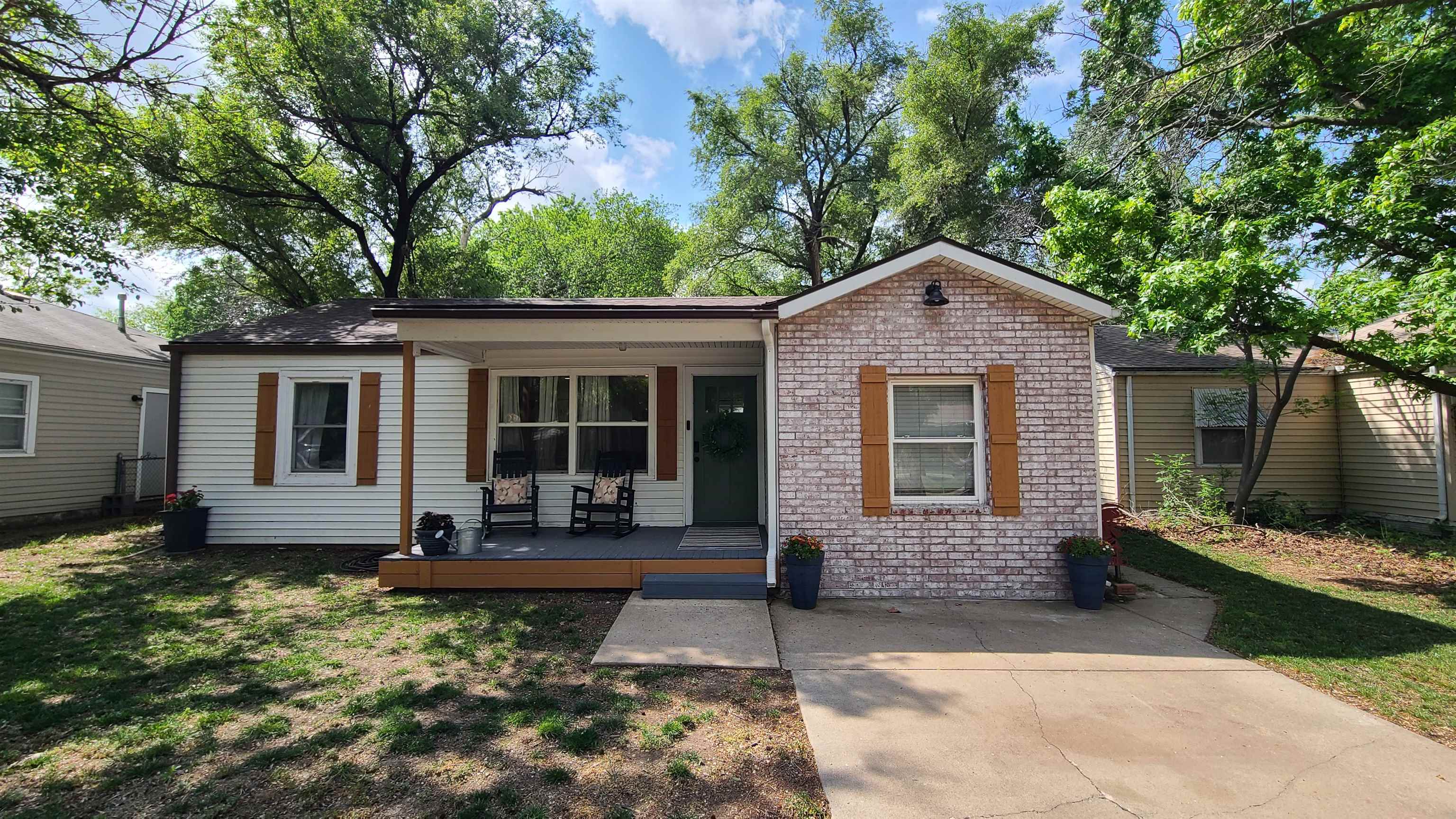 1106 E 7th Property Photo 1