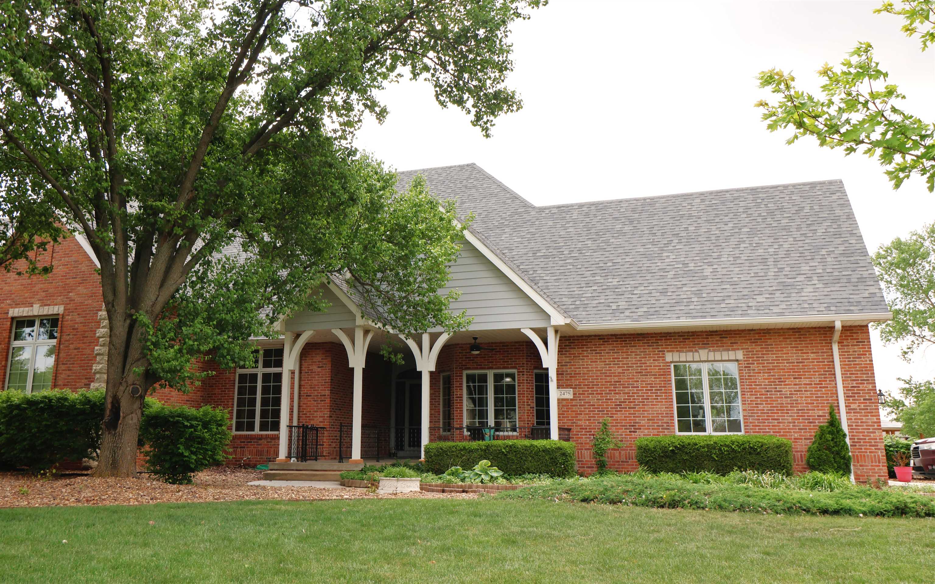 2475 Dundee Ln Property Photo 3
