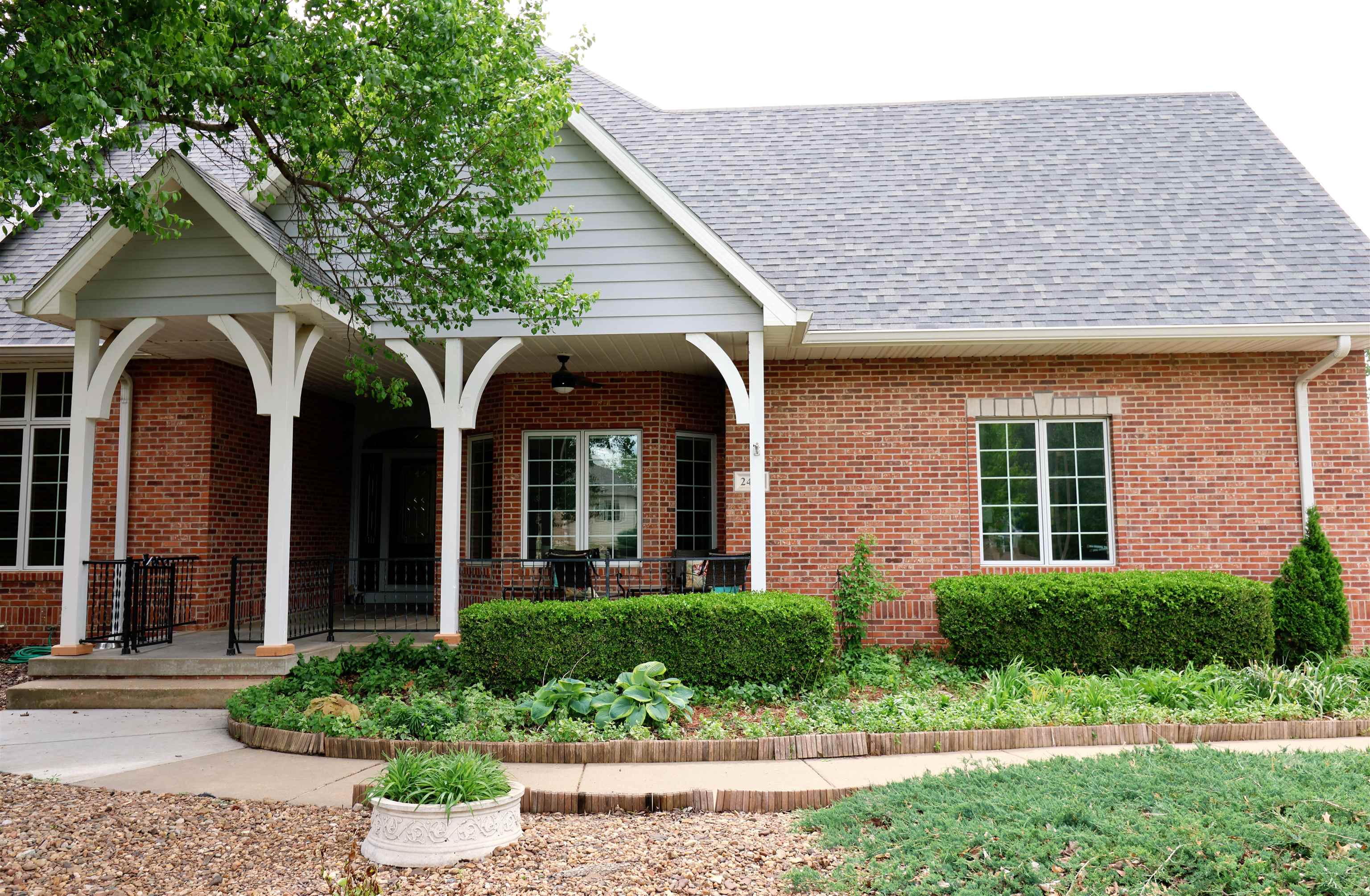 2475 Dundee Ln Property Photo 4