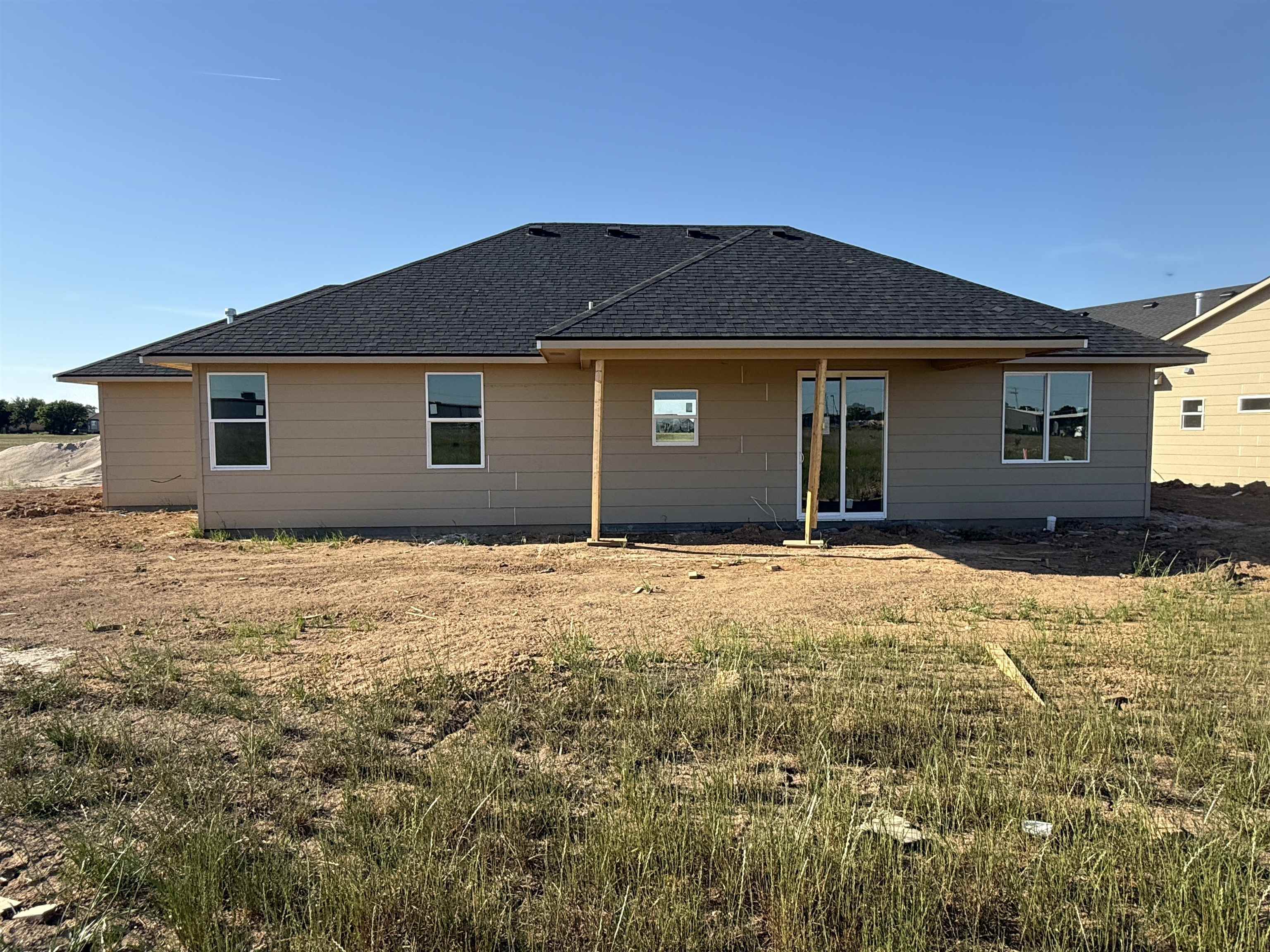 866 N Main Property Photo 2