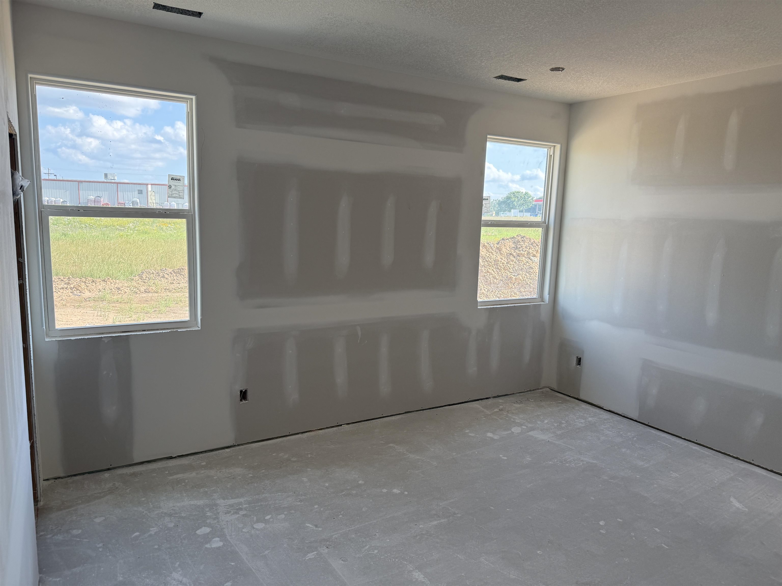 866 N Main Property Photo 3