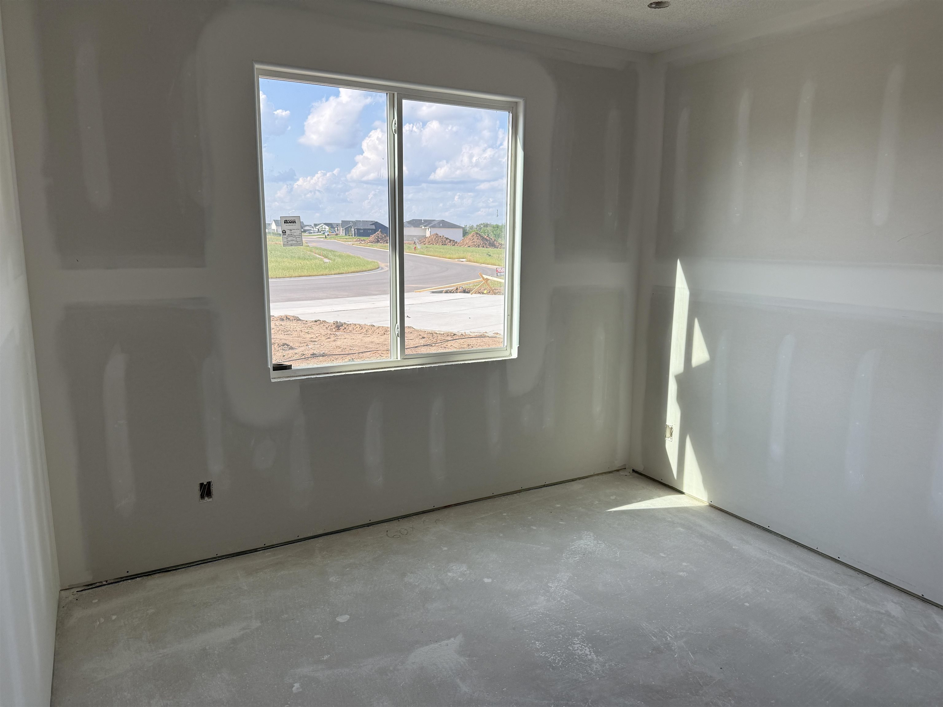 866 N Main Property Photo 6