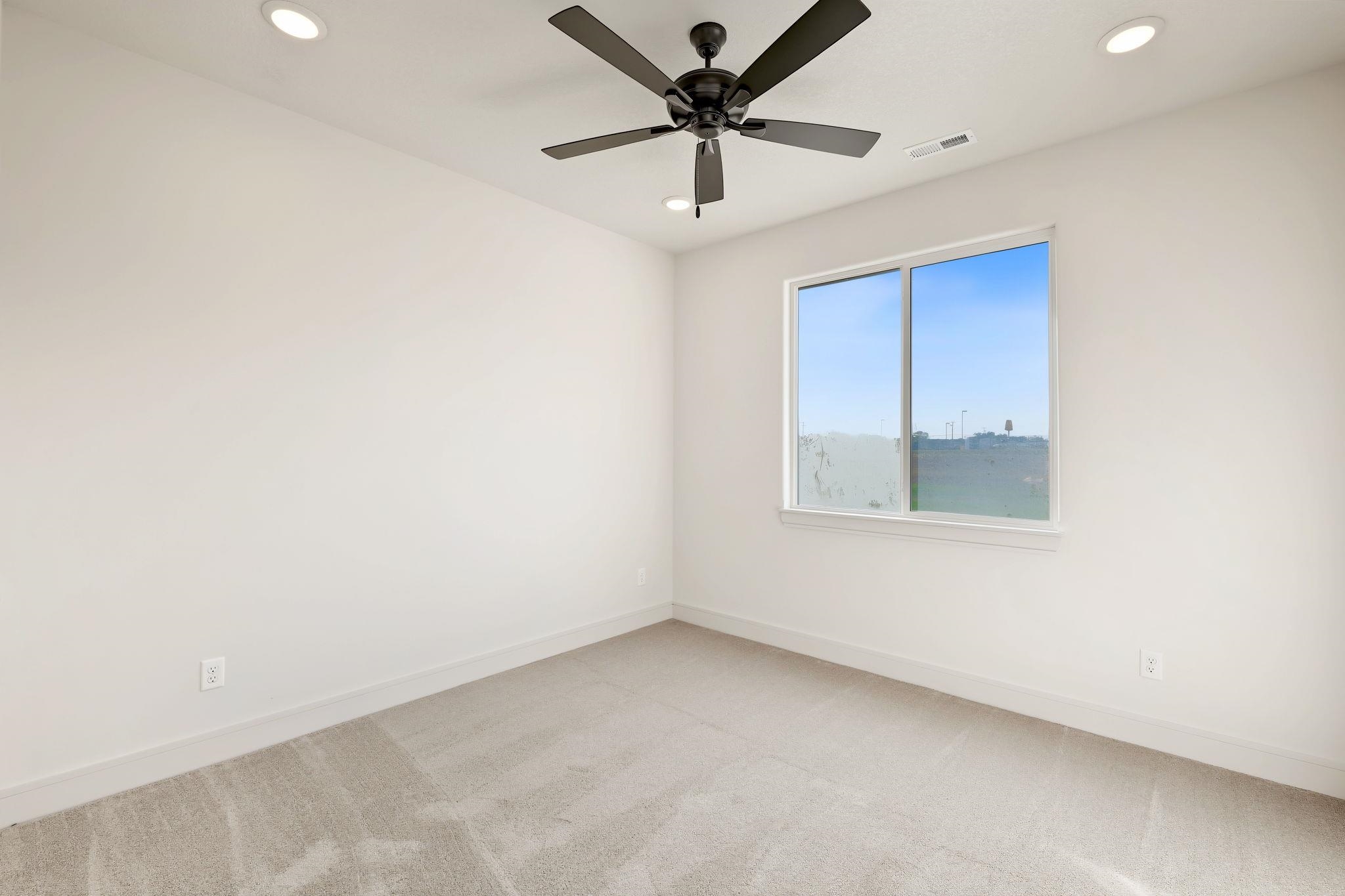 866 N Main Property Photo 25